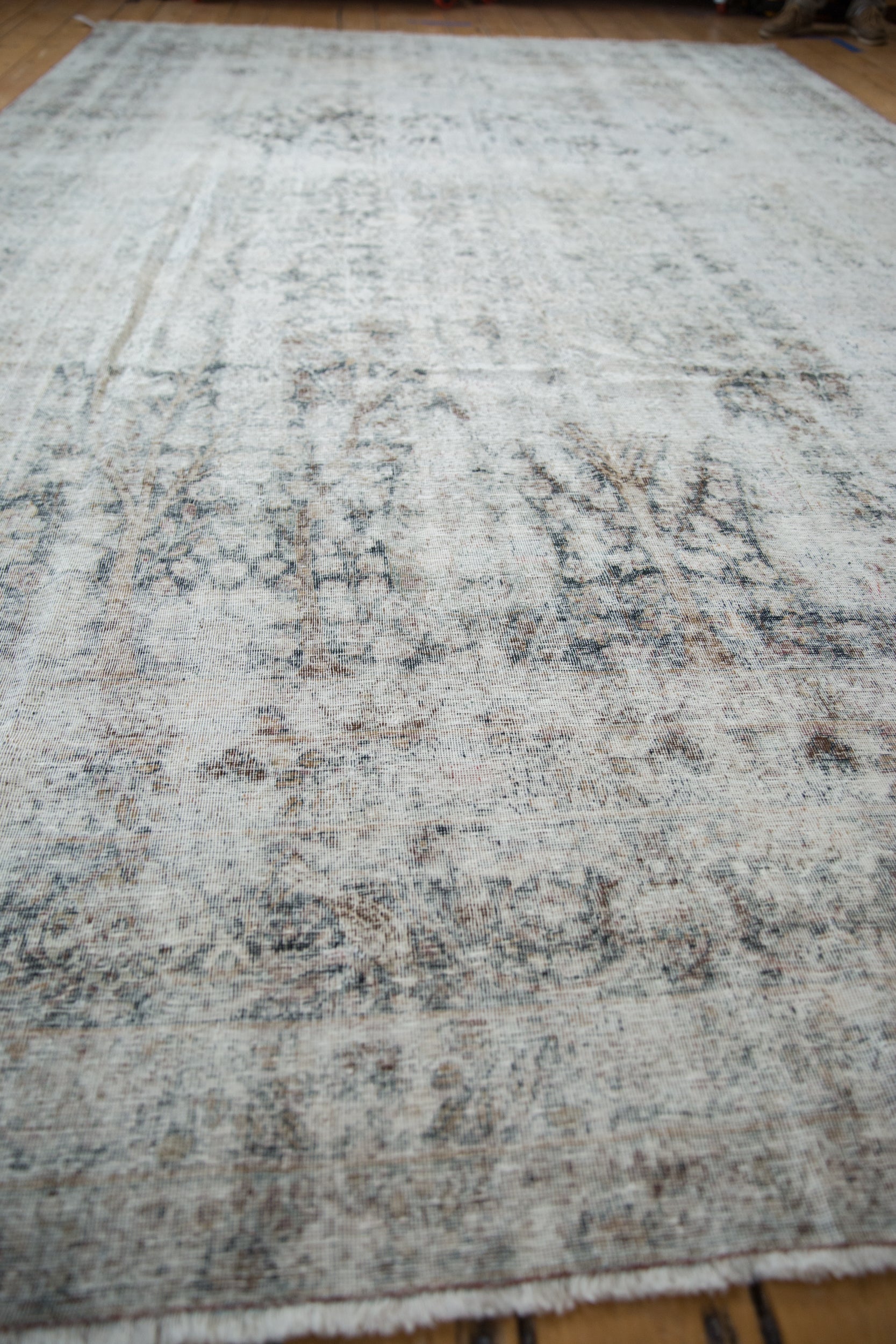 Selvage and fringe edge detail
