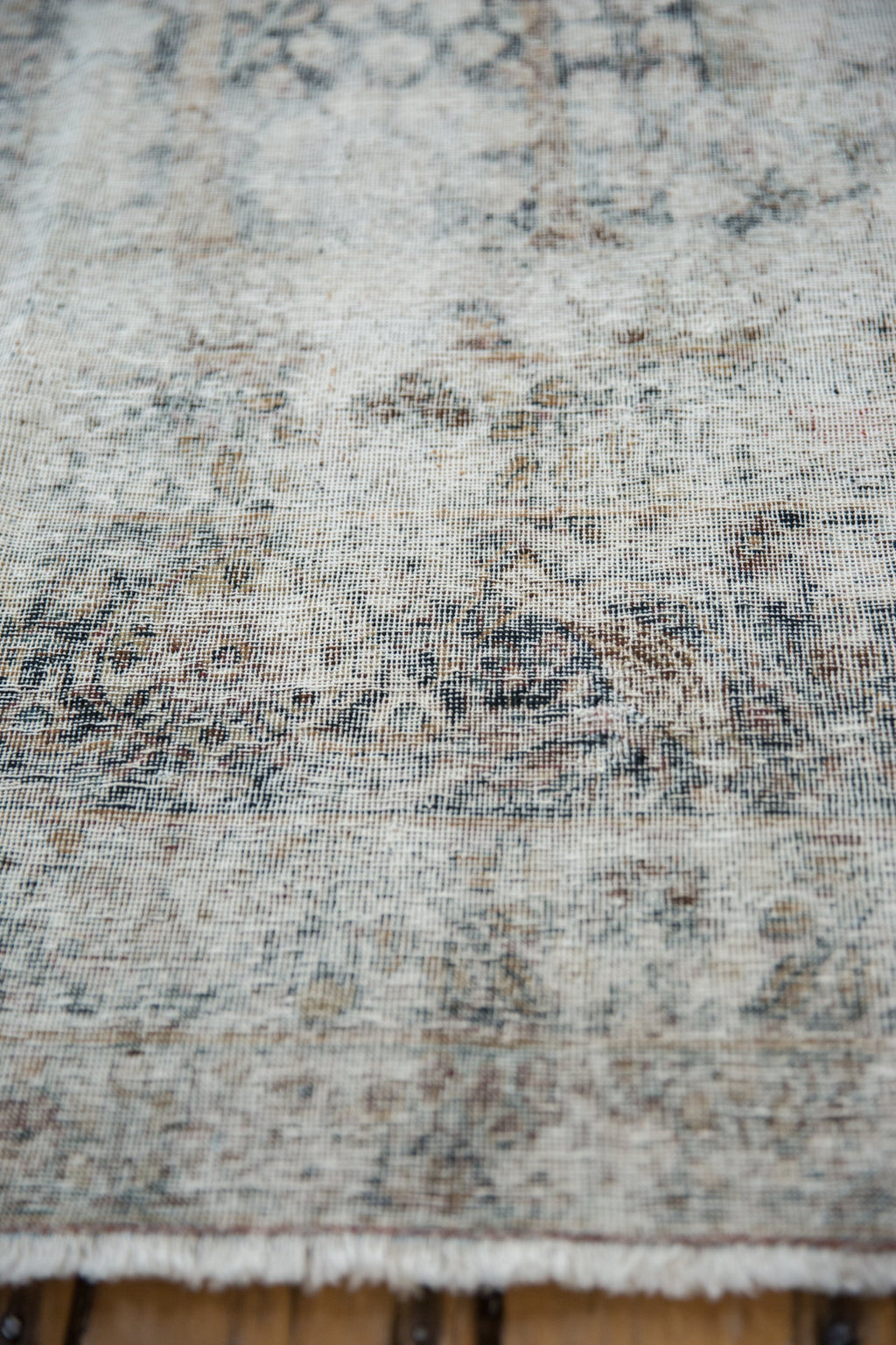 Edge and natural wear detail
