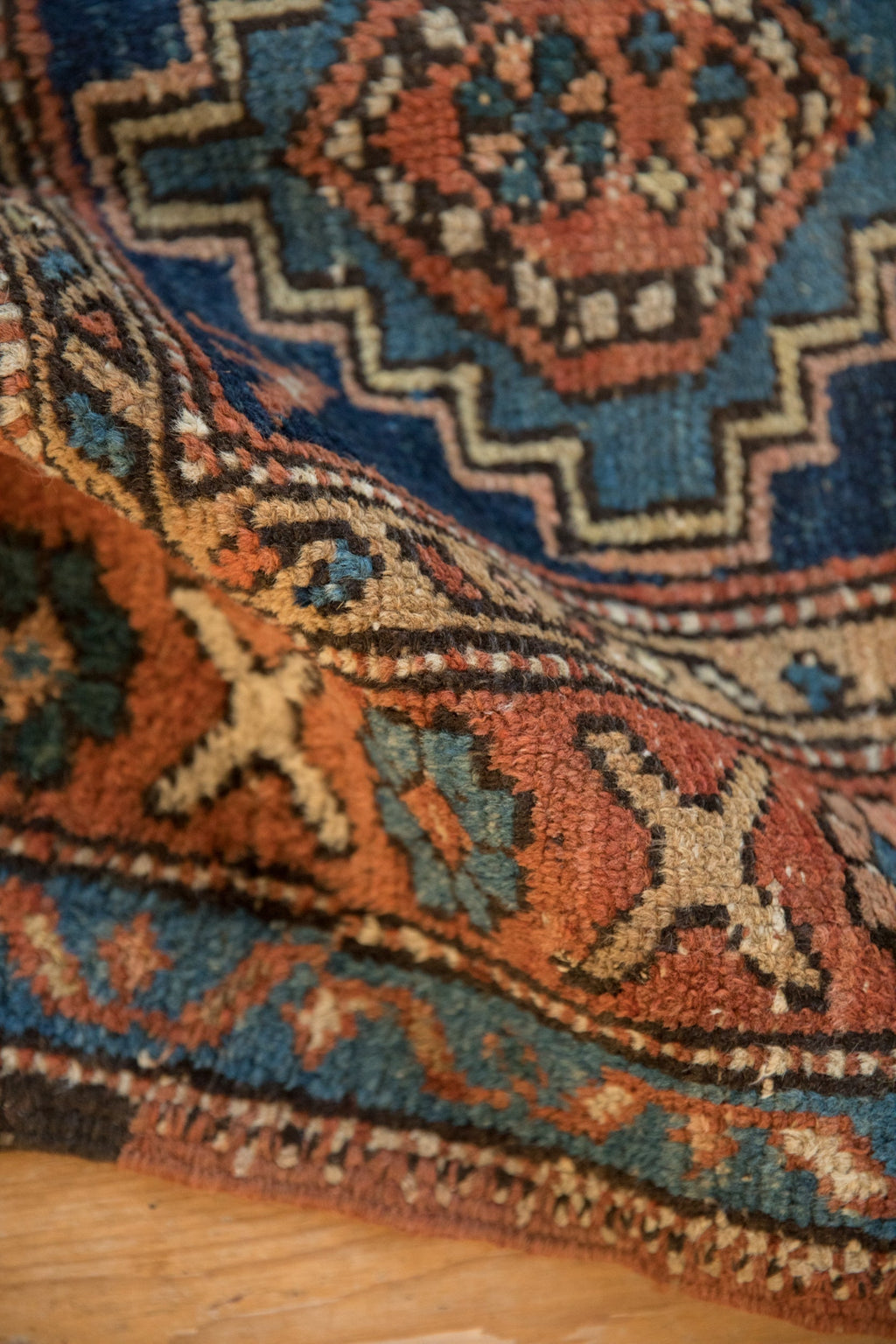 Edge and natural wear detail