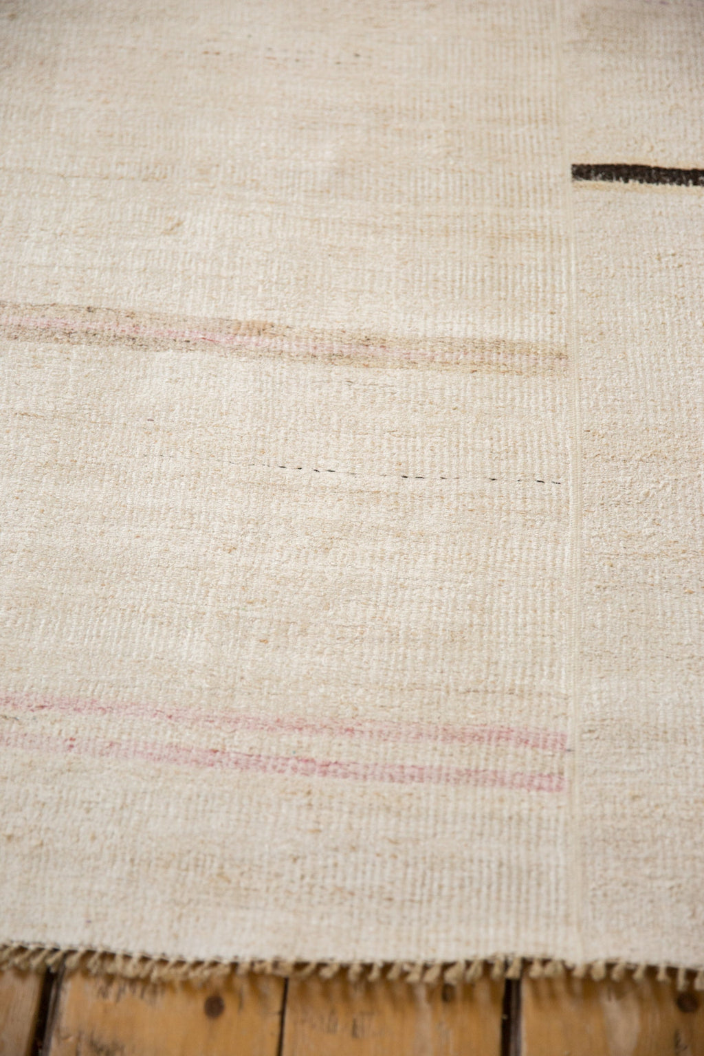 Edge and natural wear detail