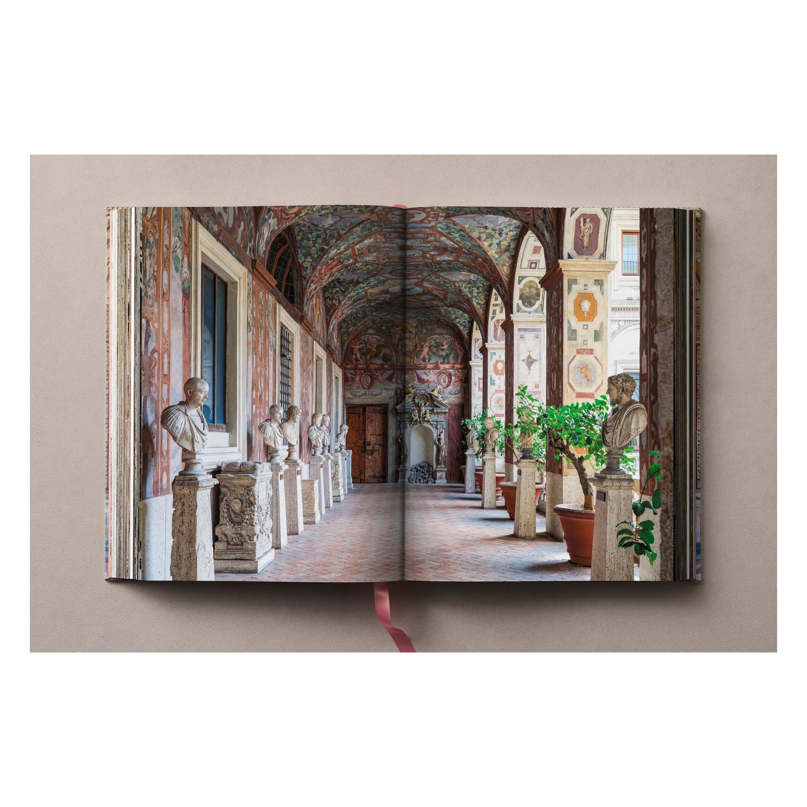 Massimo Listri. Italian Palaces (German, French, English)