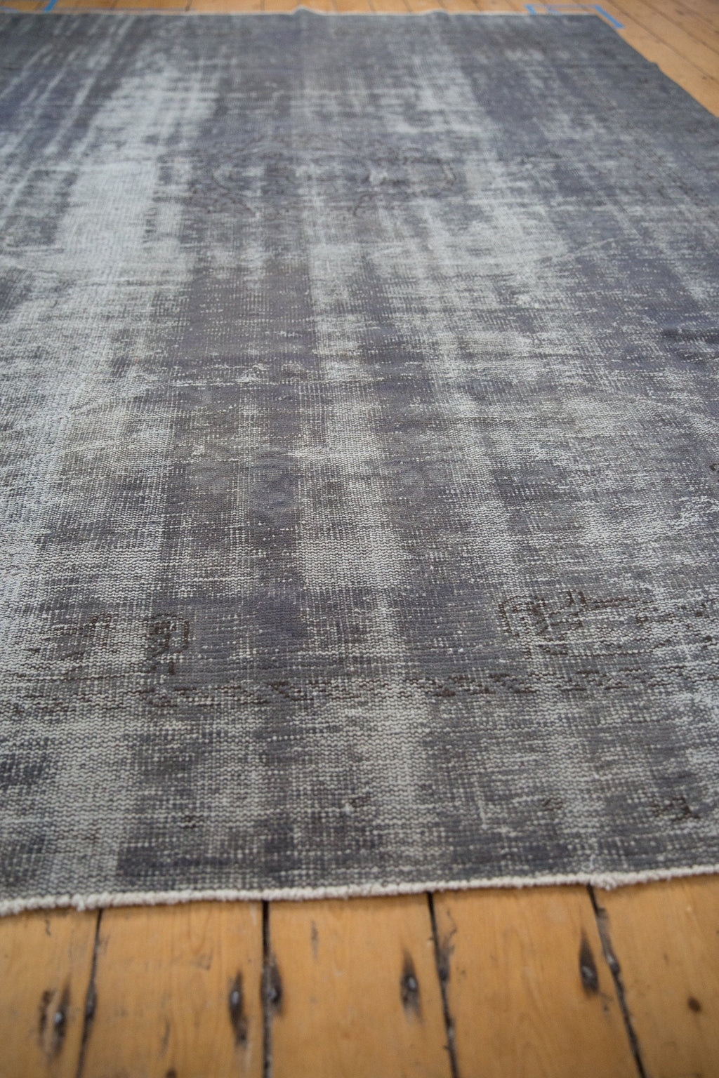 Edge and natural wear detail