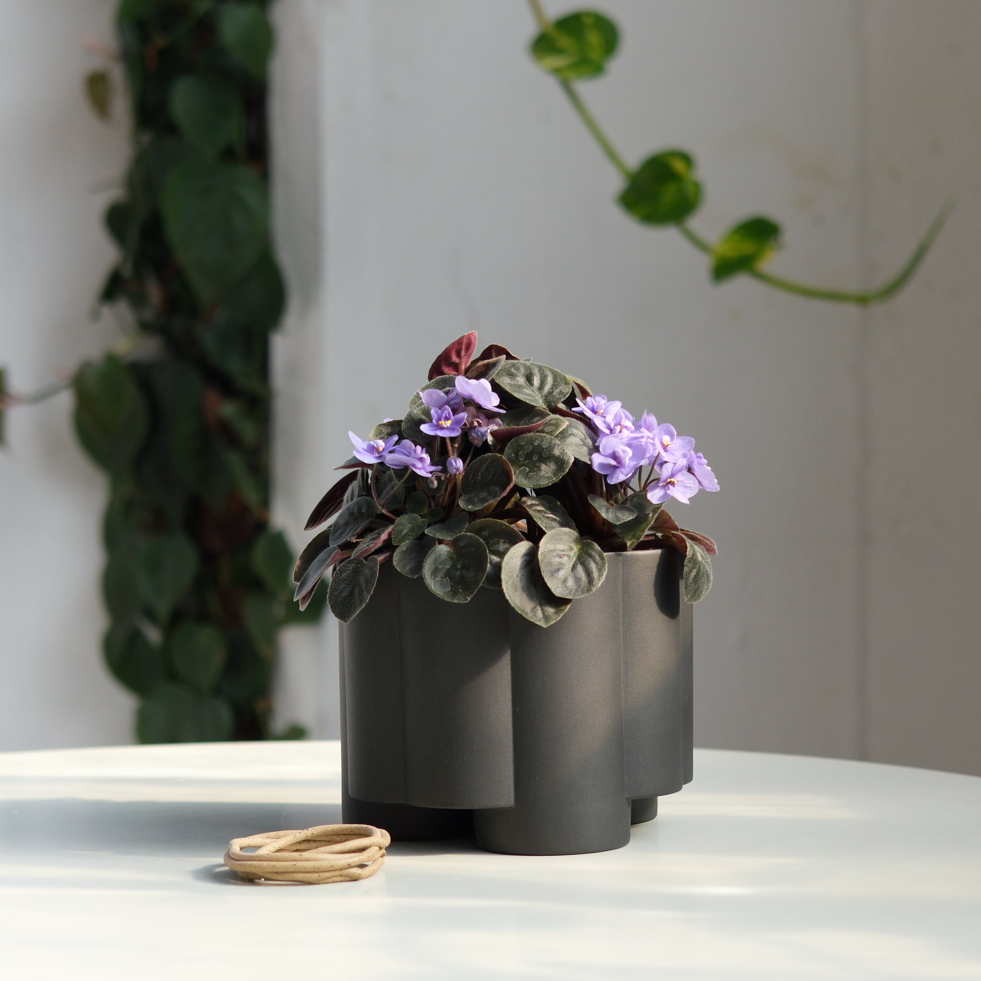 Pillar planter in dune glaze