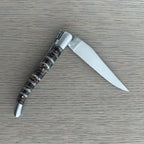 Knife half open with the blade to the right