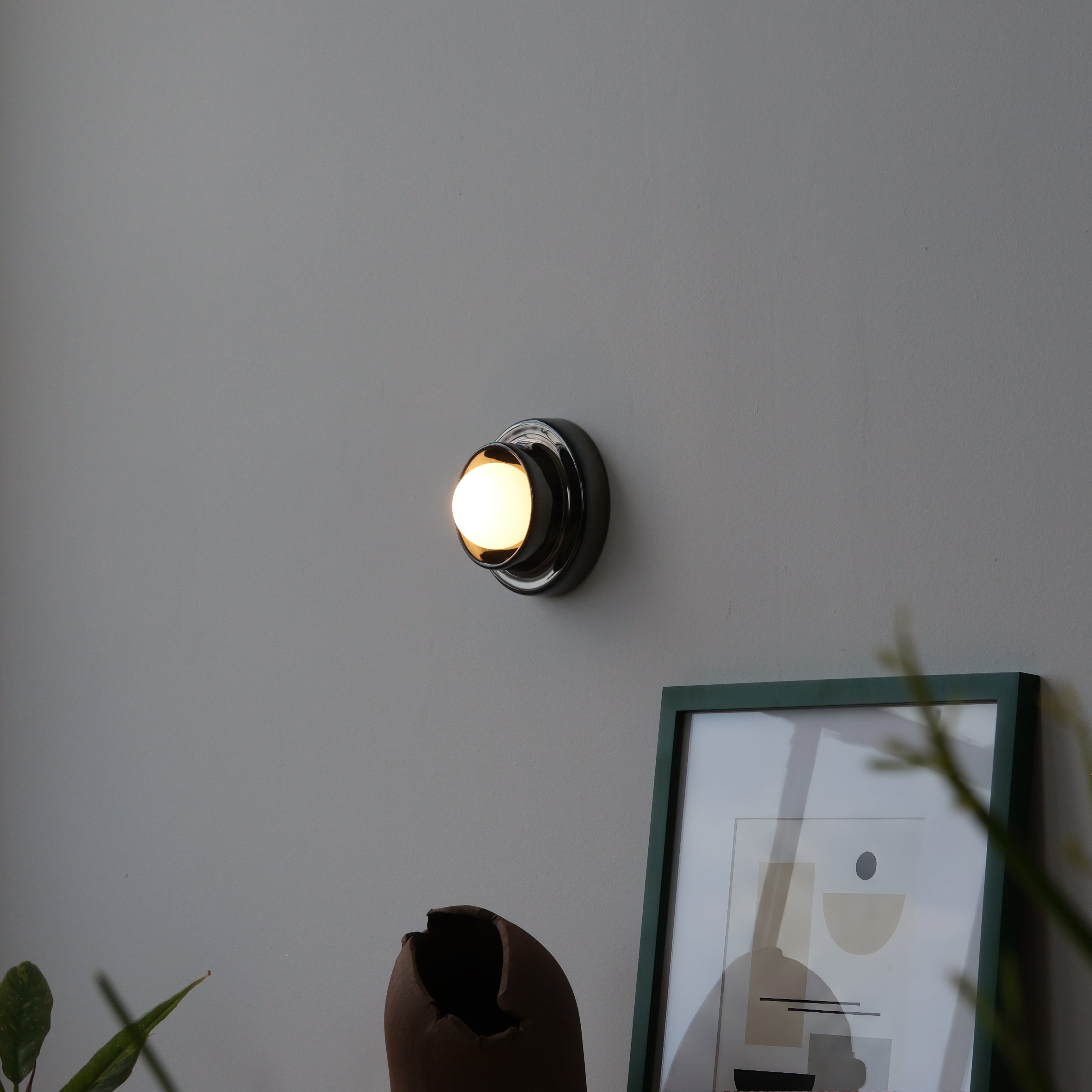 Q Sconce 2.6 inch globe detail