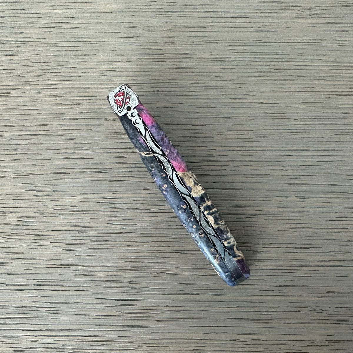 Closed knife showing the forged Saturn bee