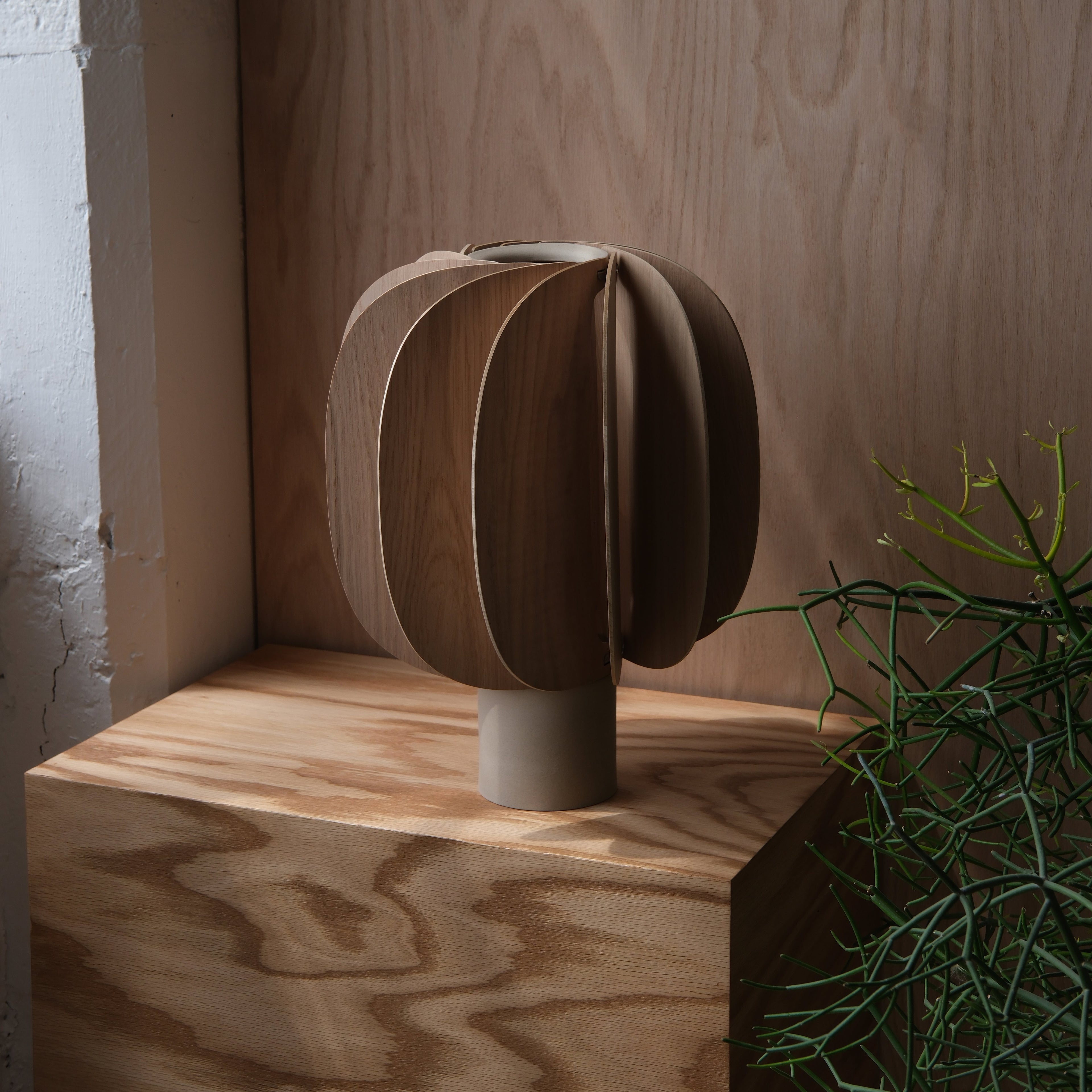 Misewell Fin Table Lamp in Dune ceramic base