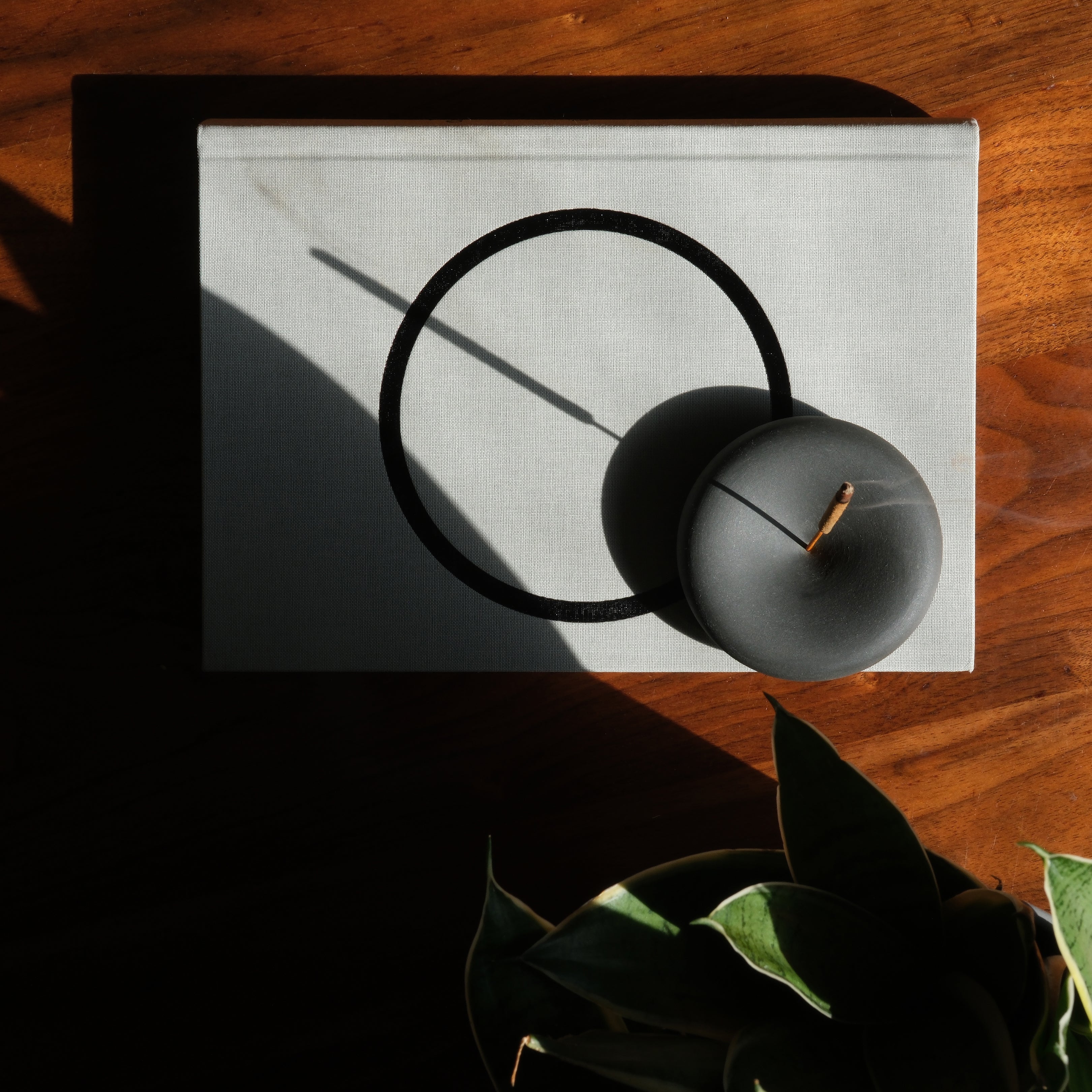 Eve incense holder in black finish