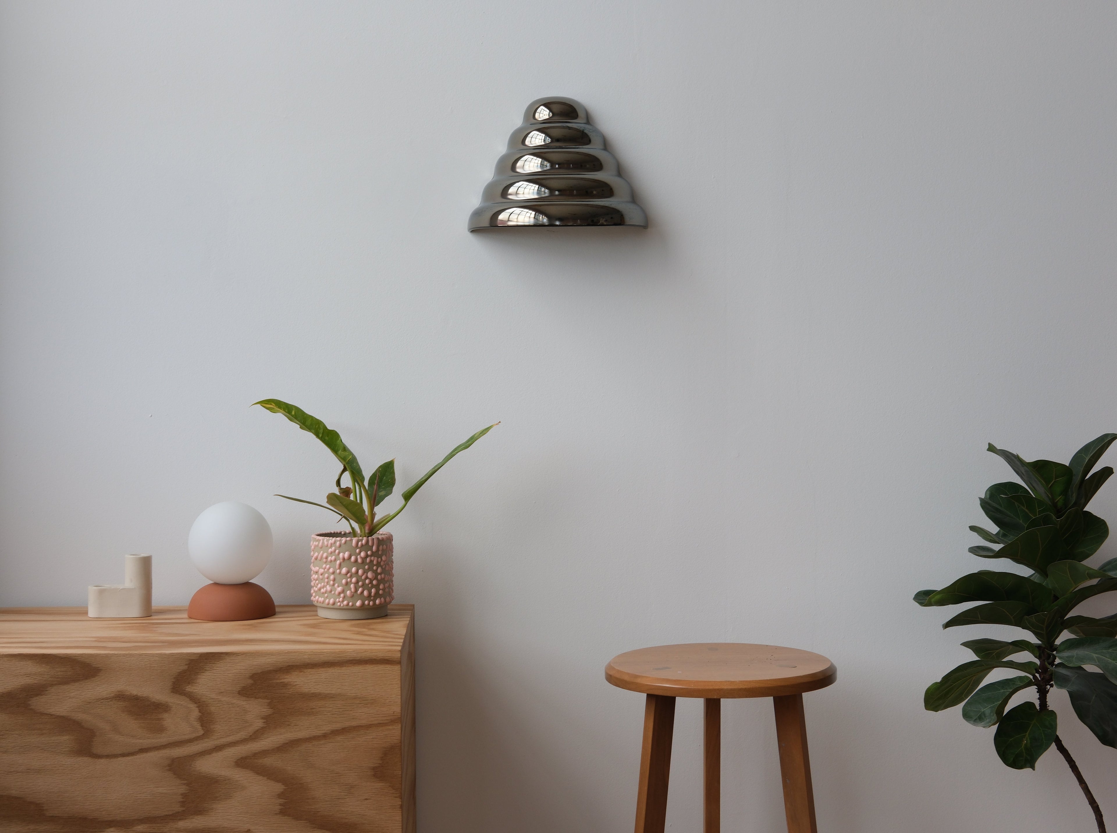 Ripple Conical Sconce side profile and projection
