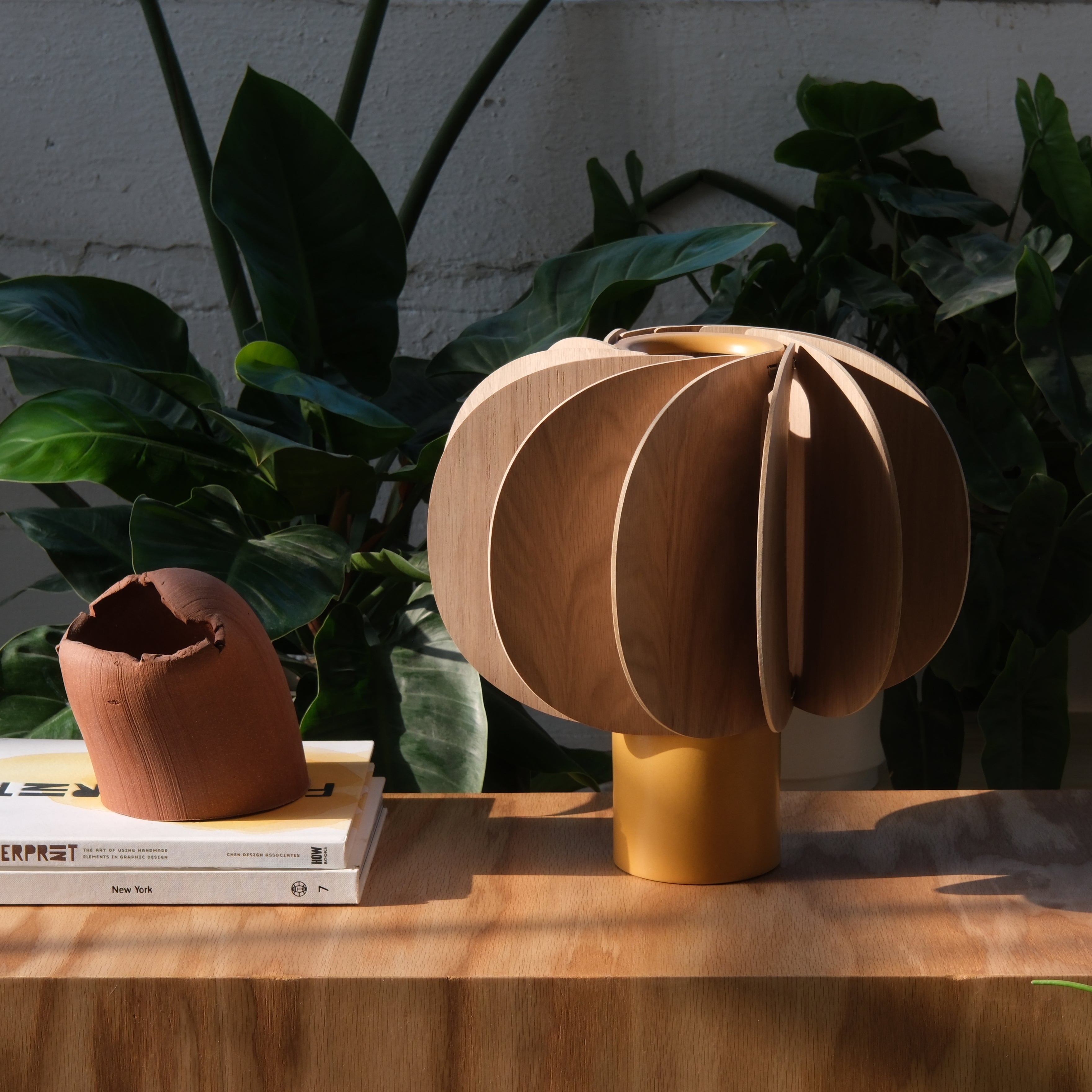 Fin Table Lamp lit, vertical light bands through fins