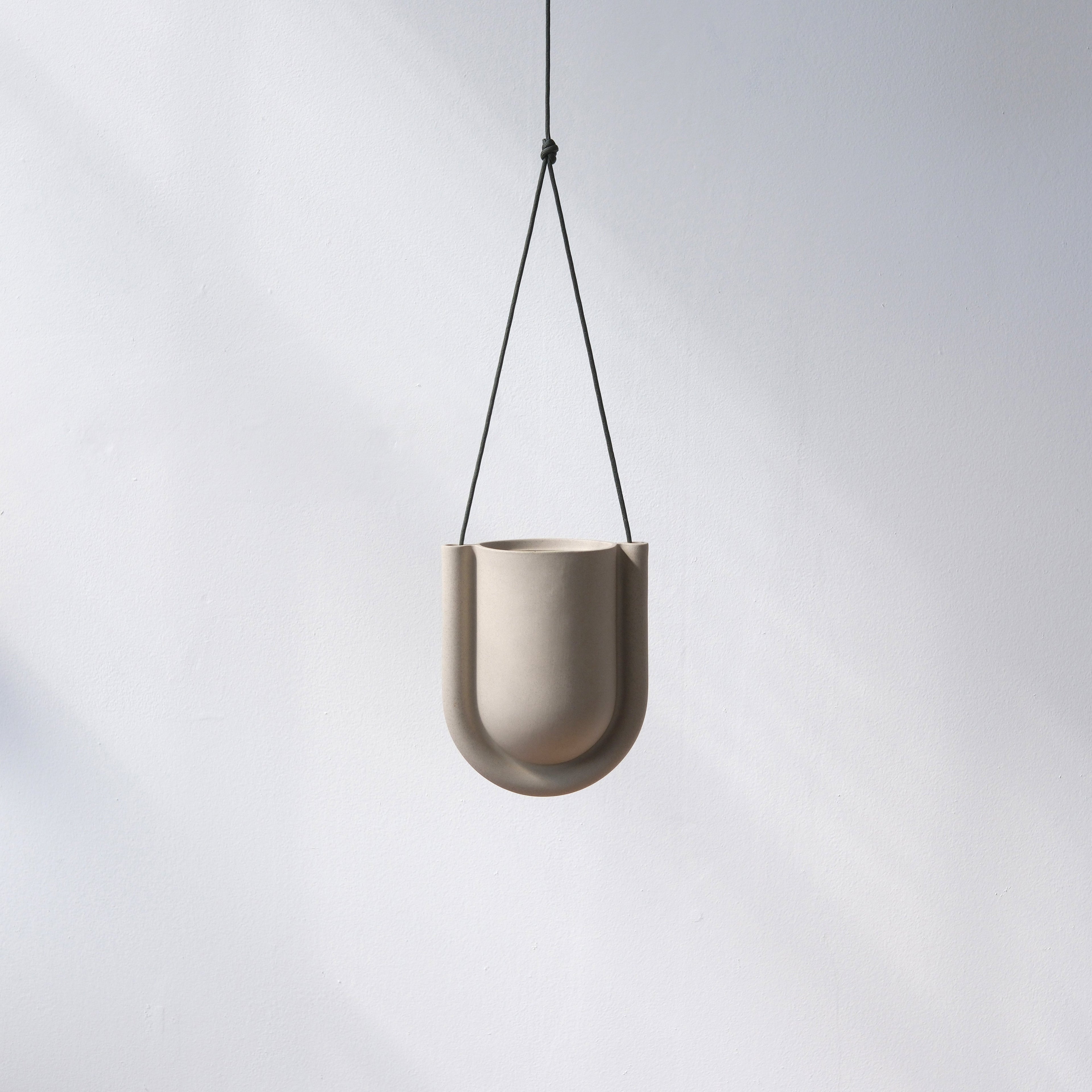 minimalist hanging planter by Misewell