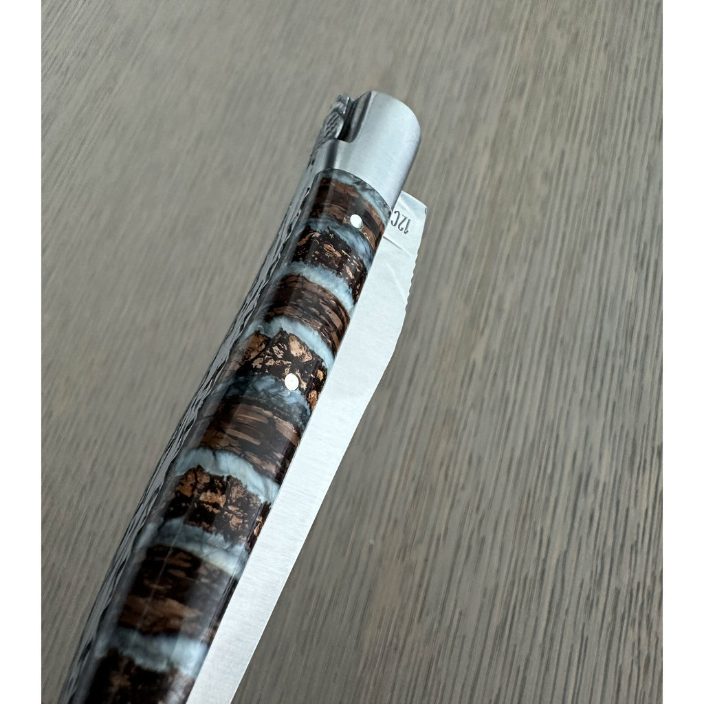 Close view of the banded handle and matte bolster