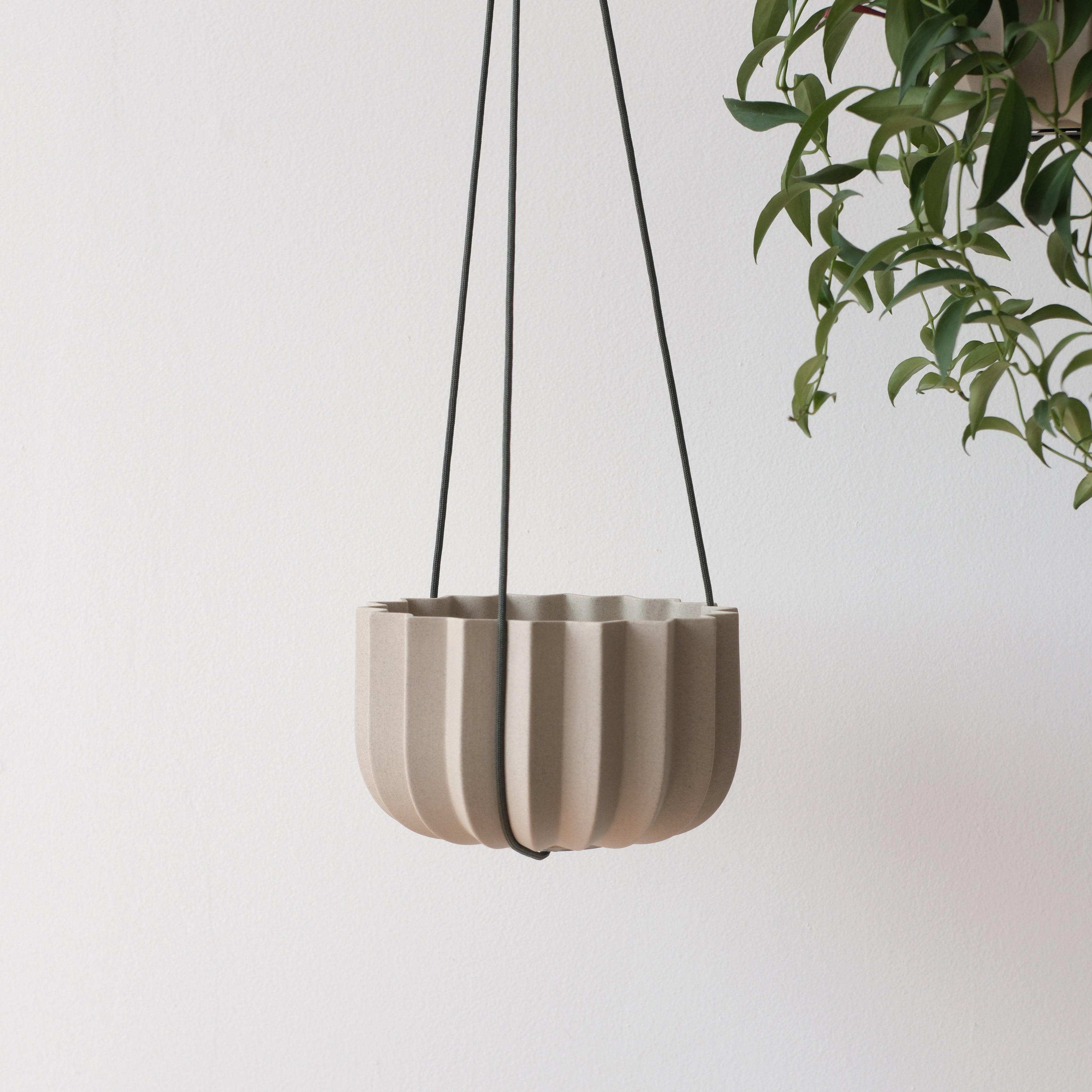 Wrap Hanging Kit in jet black cord