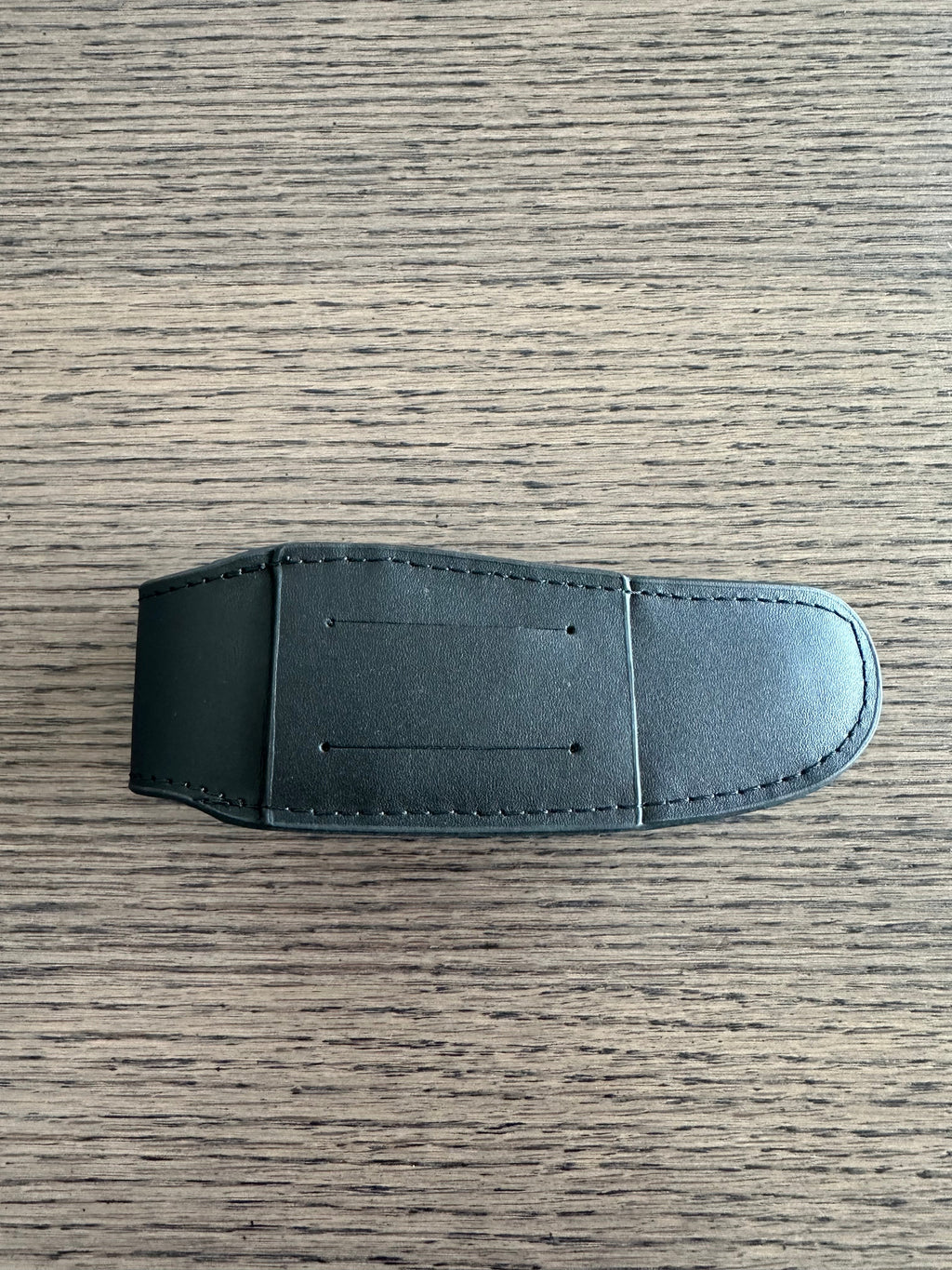 Closed black sheath seen from the front