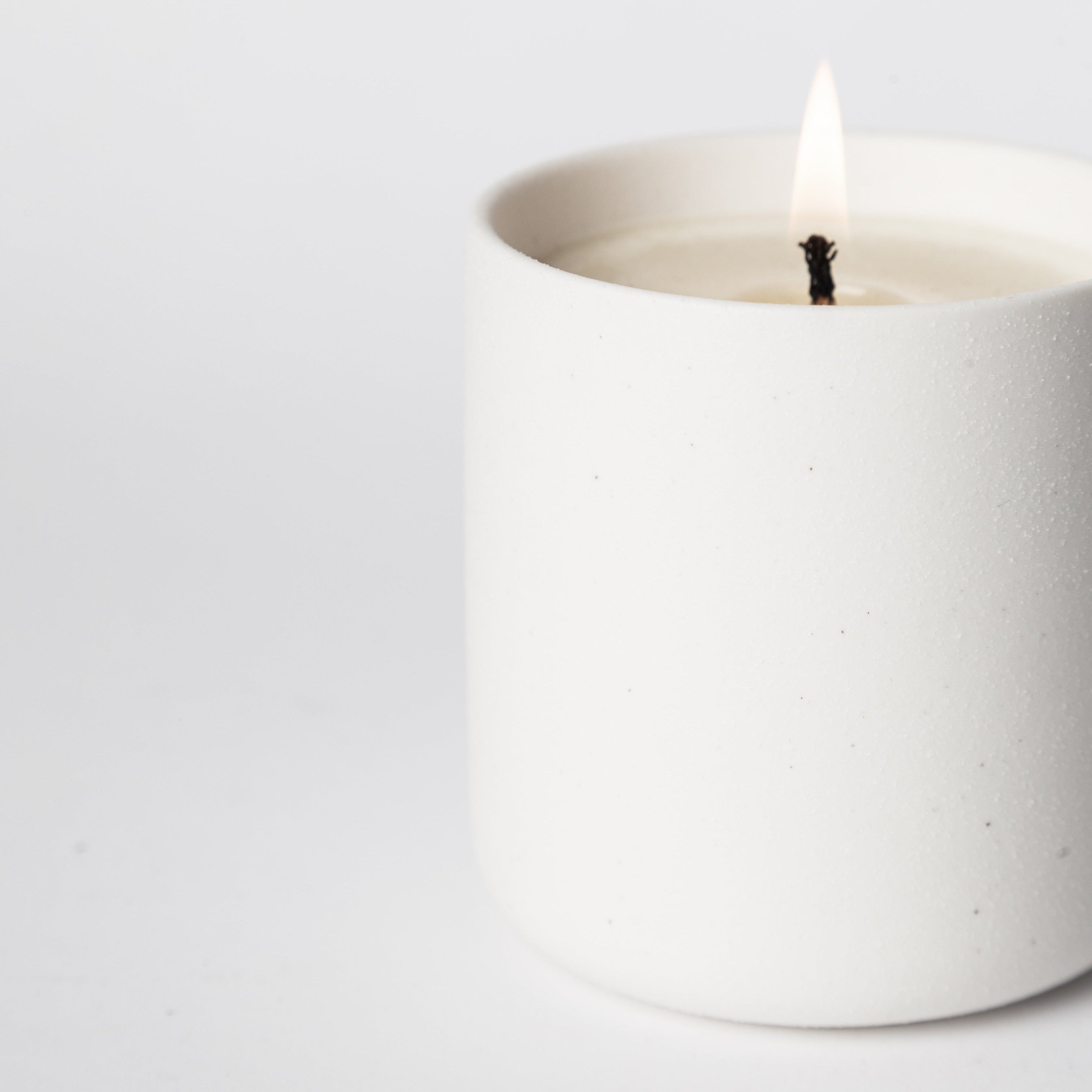 Porto-053 Soy Wax Scented Candle — Ceramic Holder 115