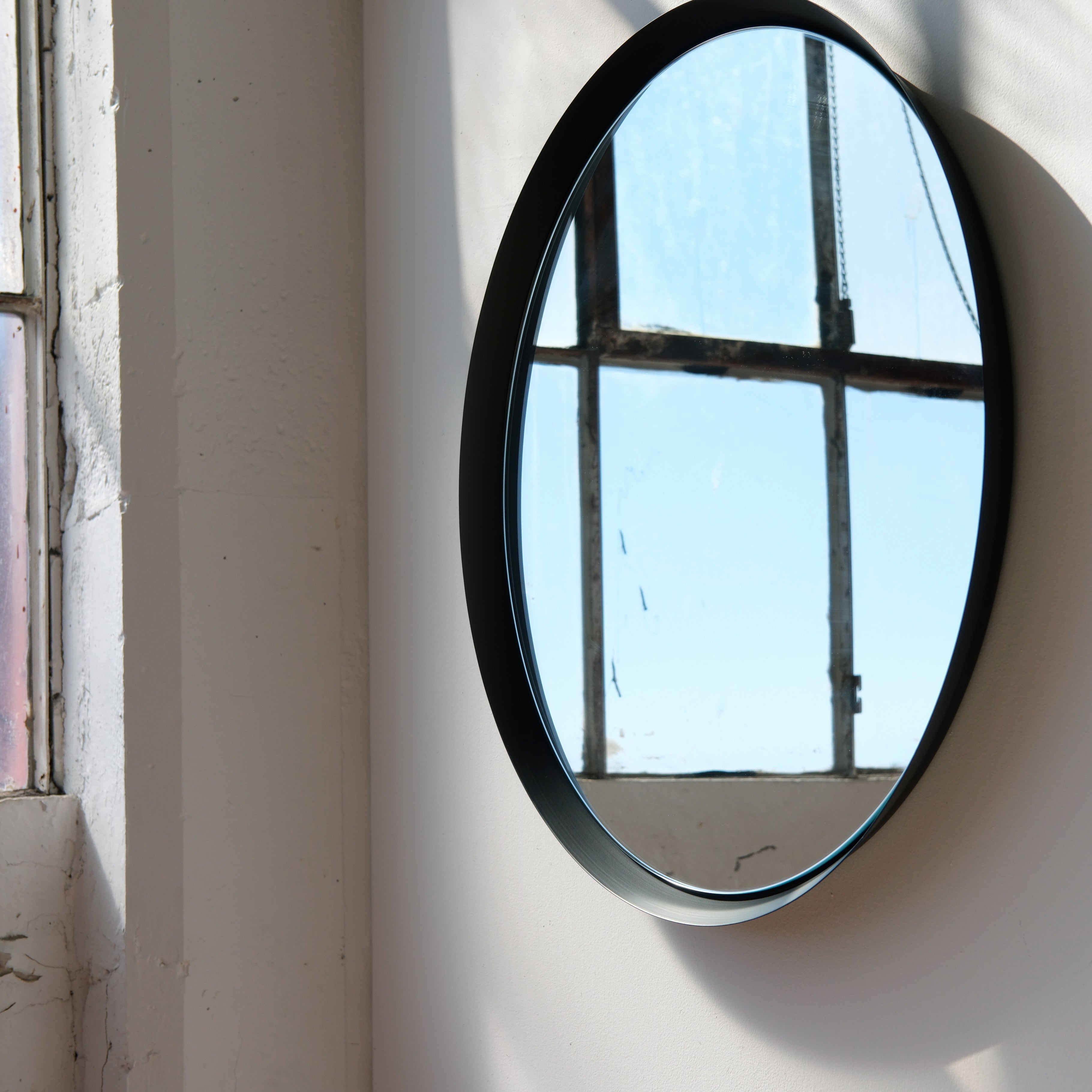 Kendrick mirror spun steel frame close-up