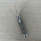 Open knife standing vertically with the plates facing up