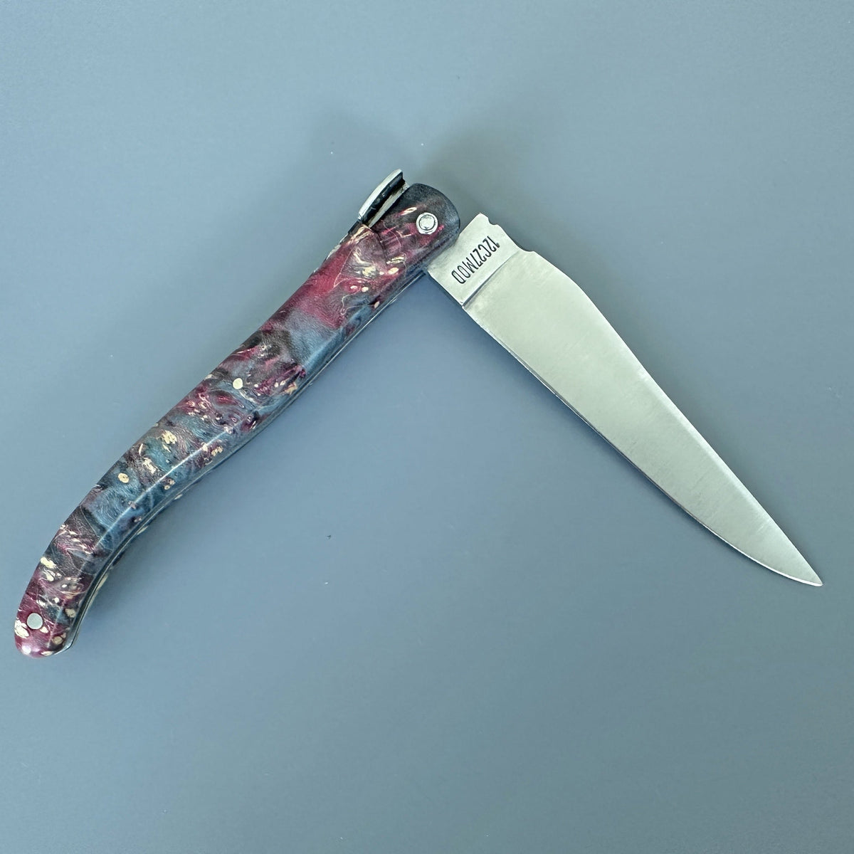Knife half open with the blade pointing right