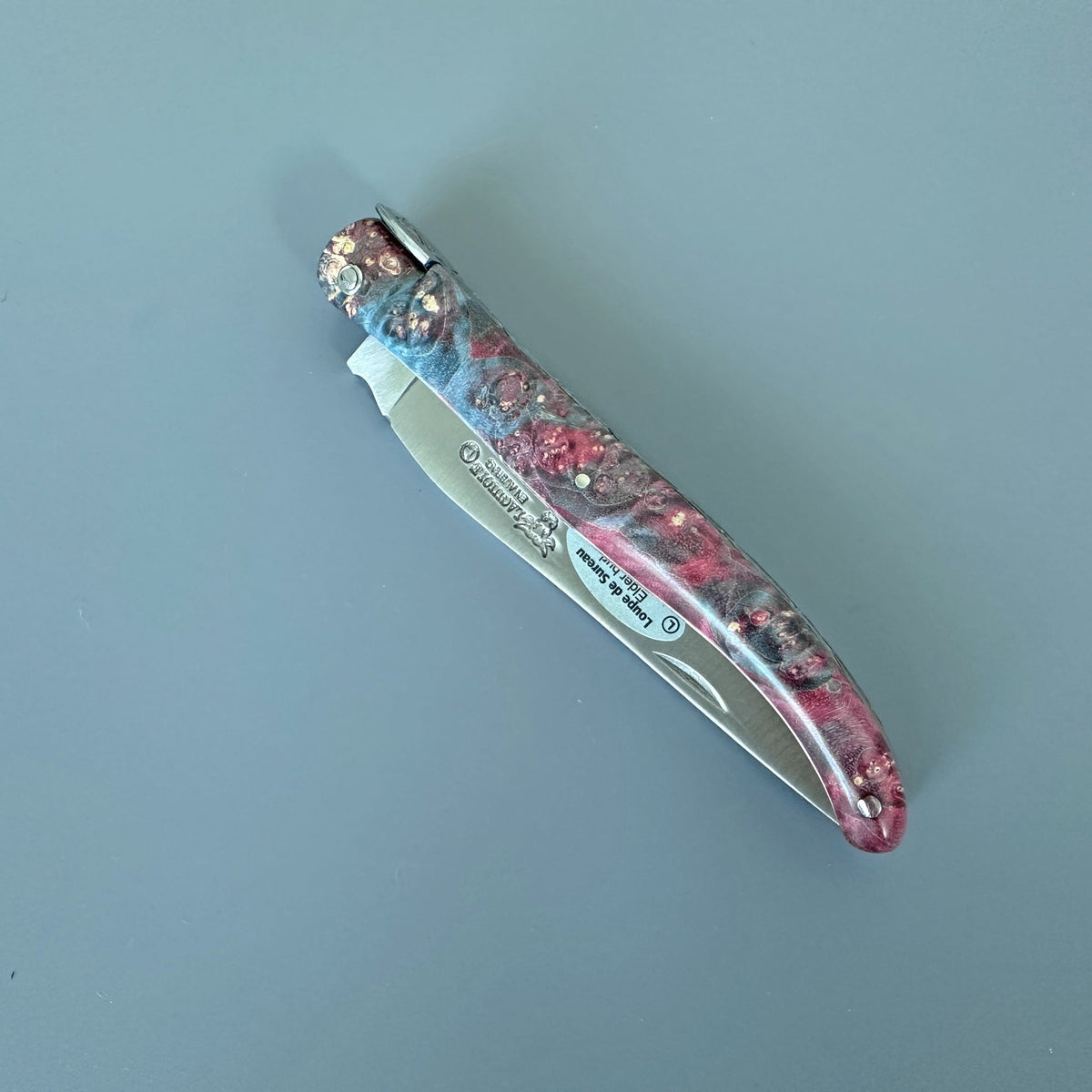 Closed knife showing the blade edge and handle colours