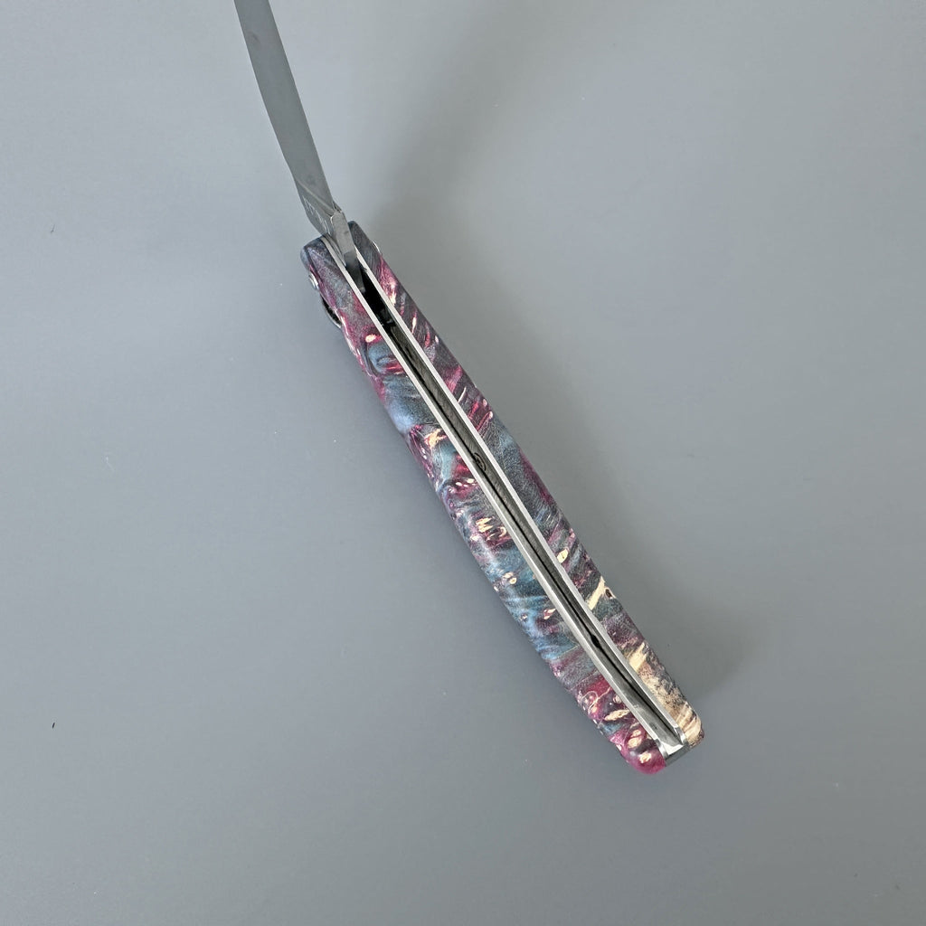 Open knife from the back with the spring facing up