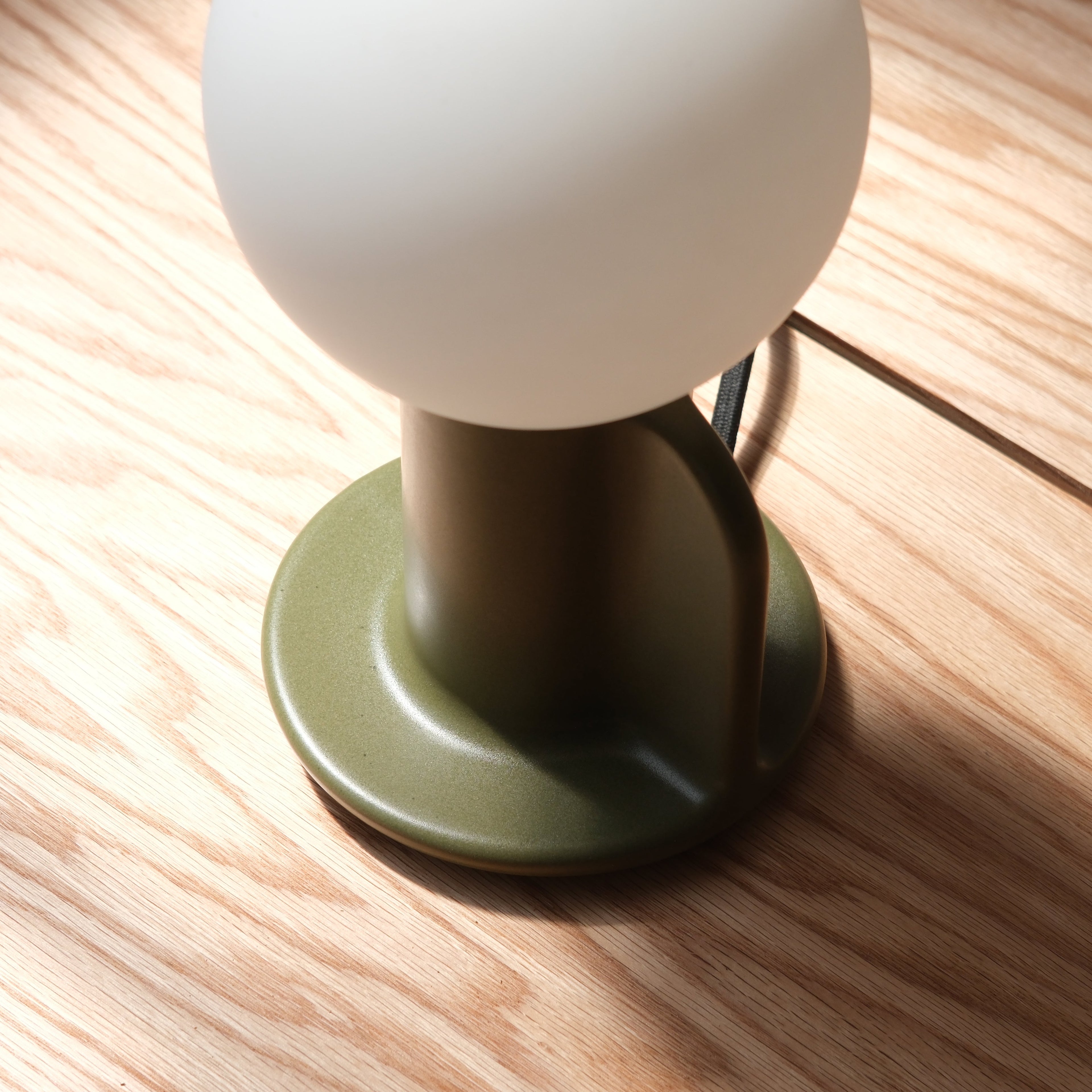 Q Table Lamp ceramic tray base detail