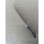 Bread knife seen diagonally from the handle end