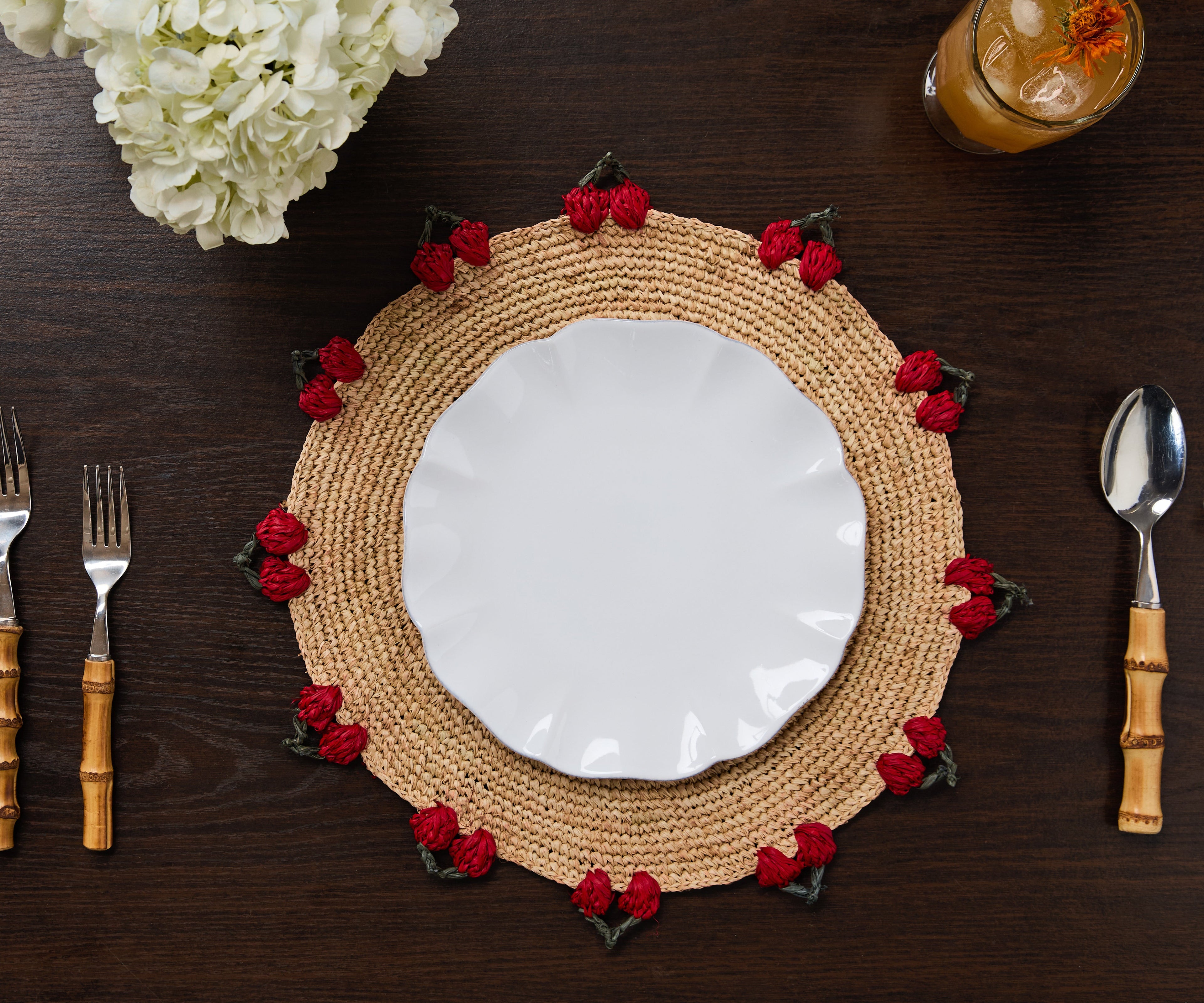 Cherry Scalloped Edge Placemat – 14” Hand-Crocheted Raffia – Artisan Summer Table Decor – Coastal & Boho Dining