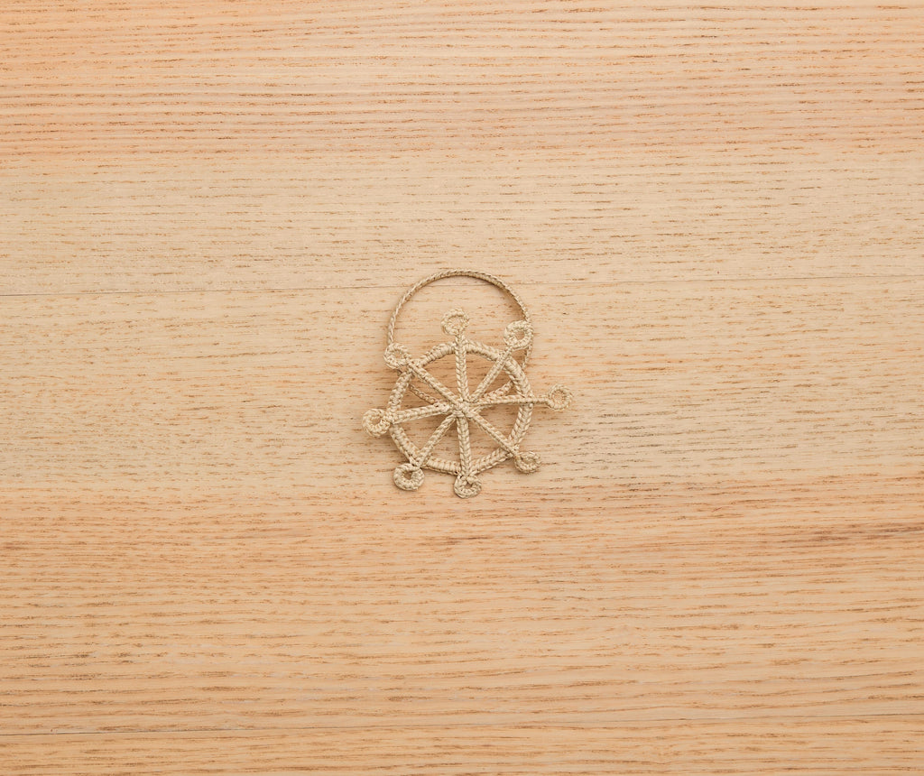 Coastal Ship Wheel Napkin Ring – 2.5” Handwoven Iraca Palm – Nautical Table Decor from Colombia