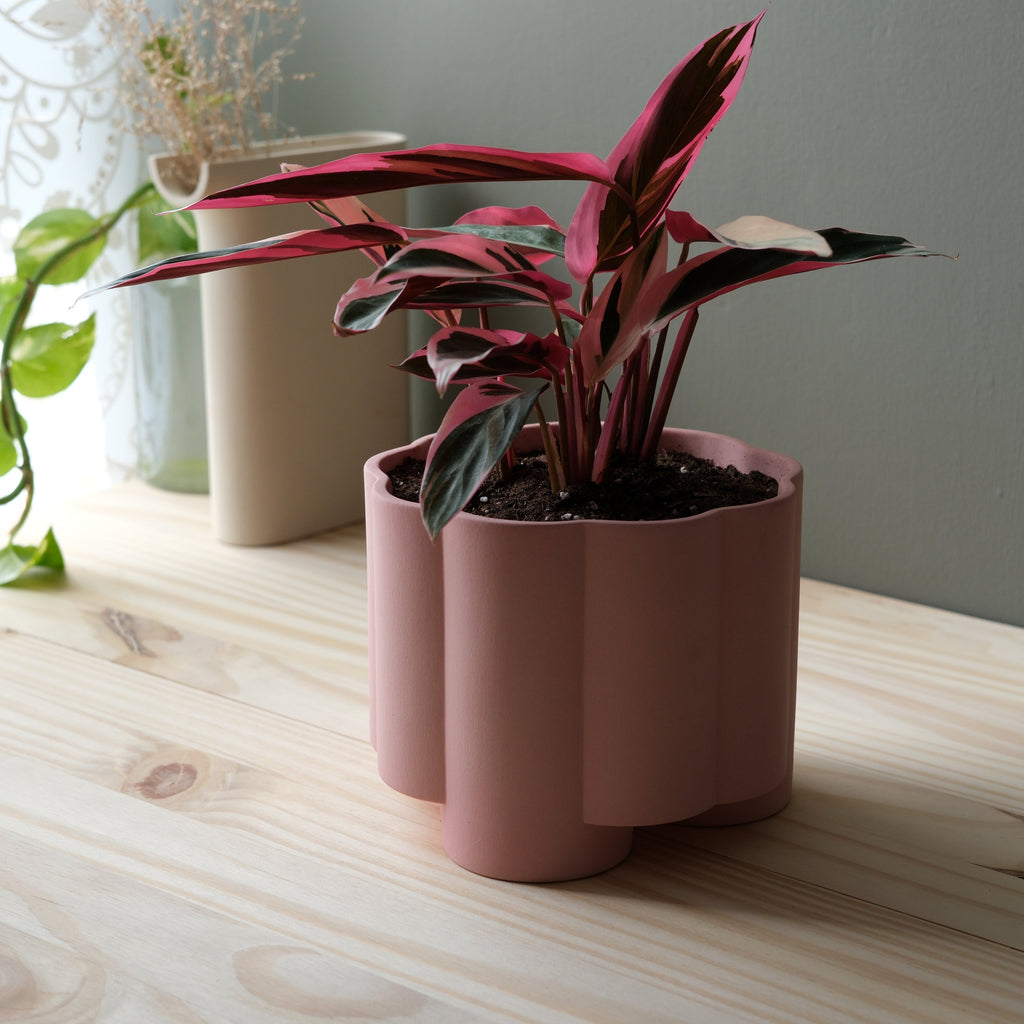 Pillar planter fluted body detail