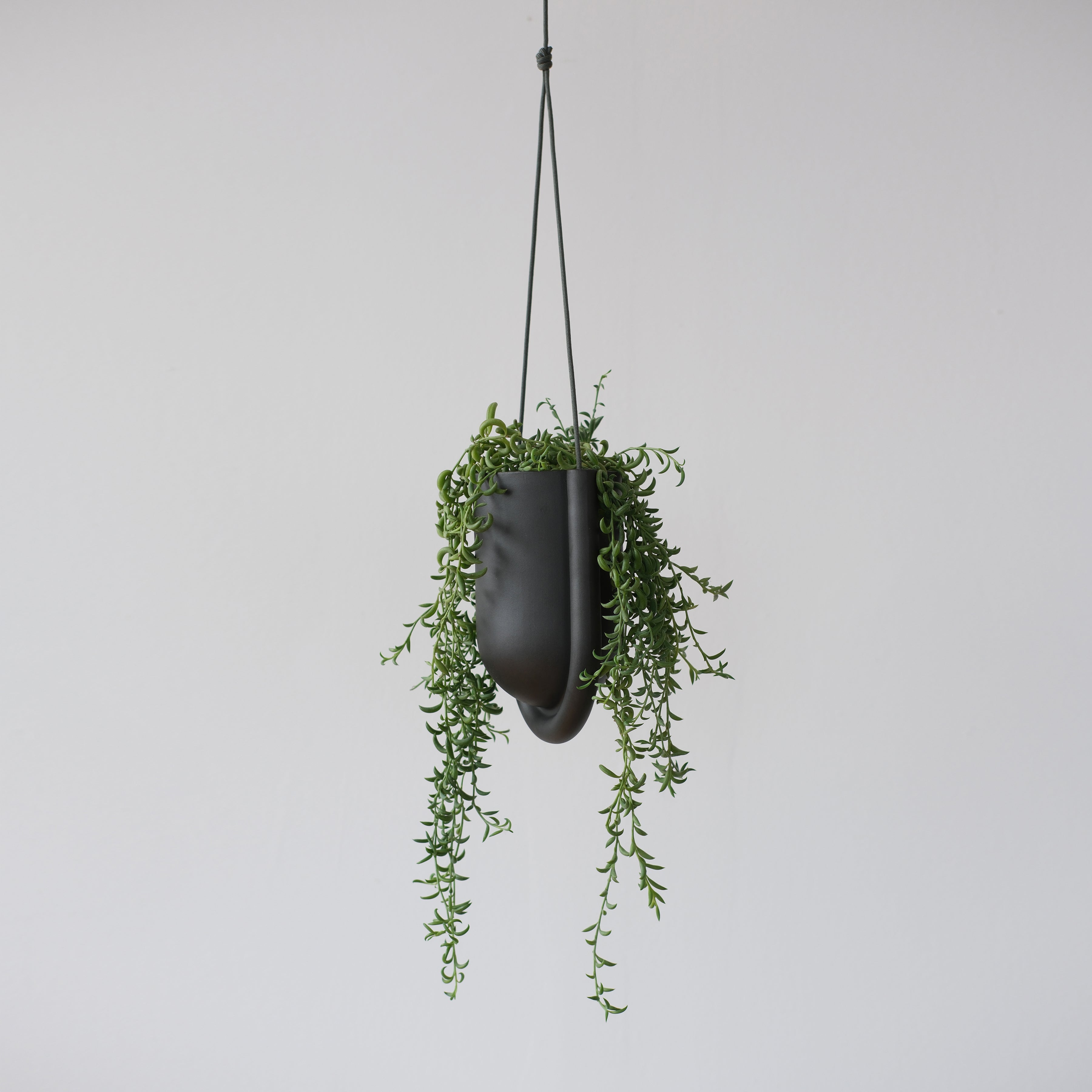 minimalist hanging planter by Misewell