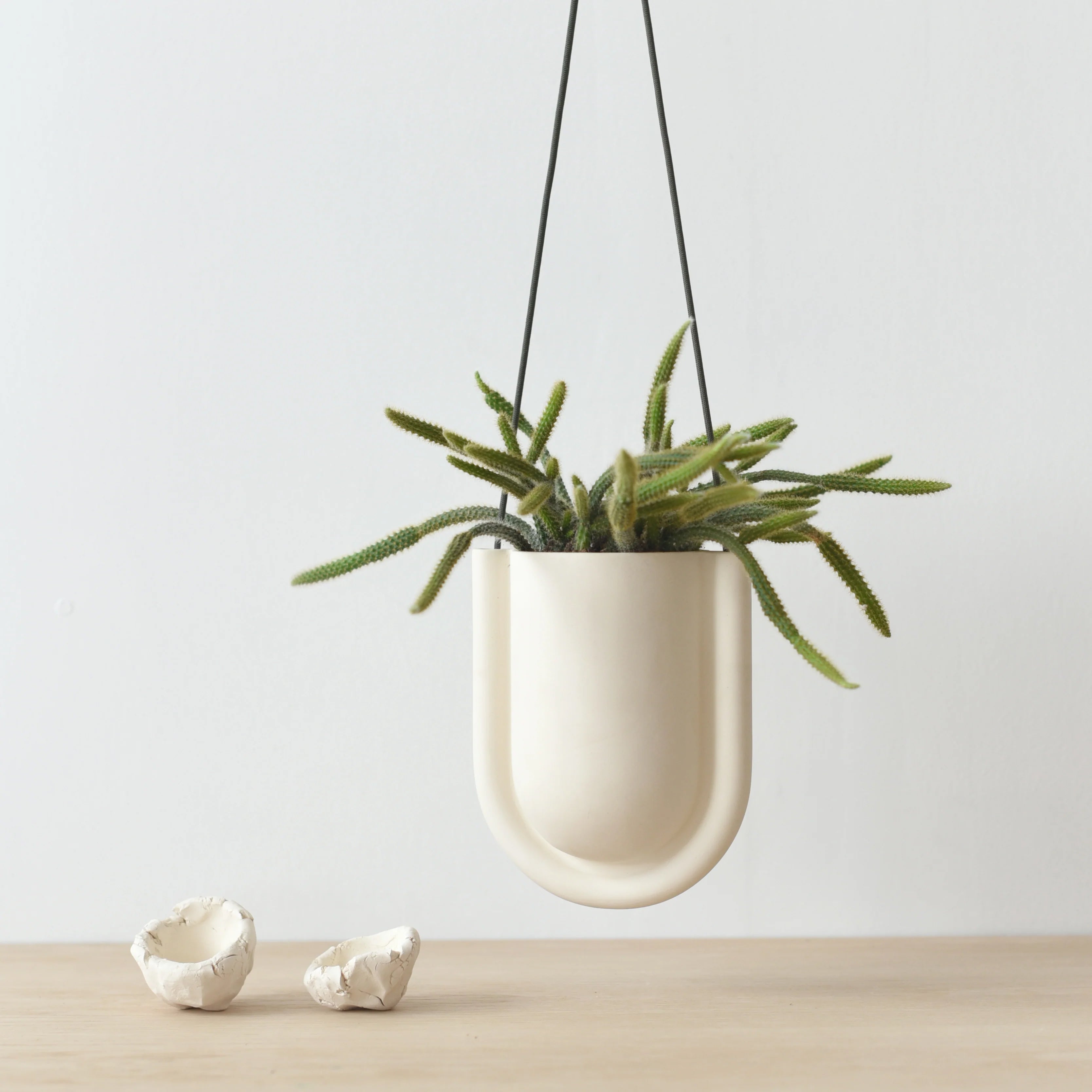 minimalist hanging planter by Misewell