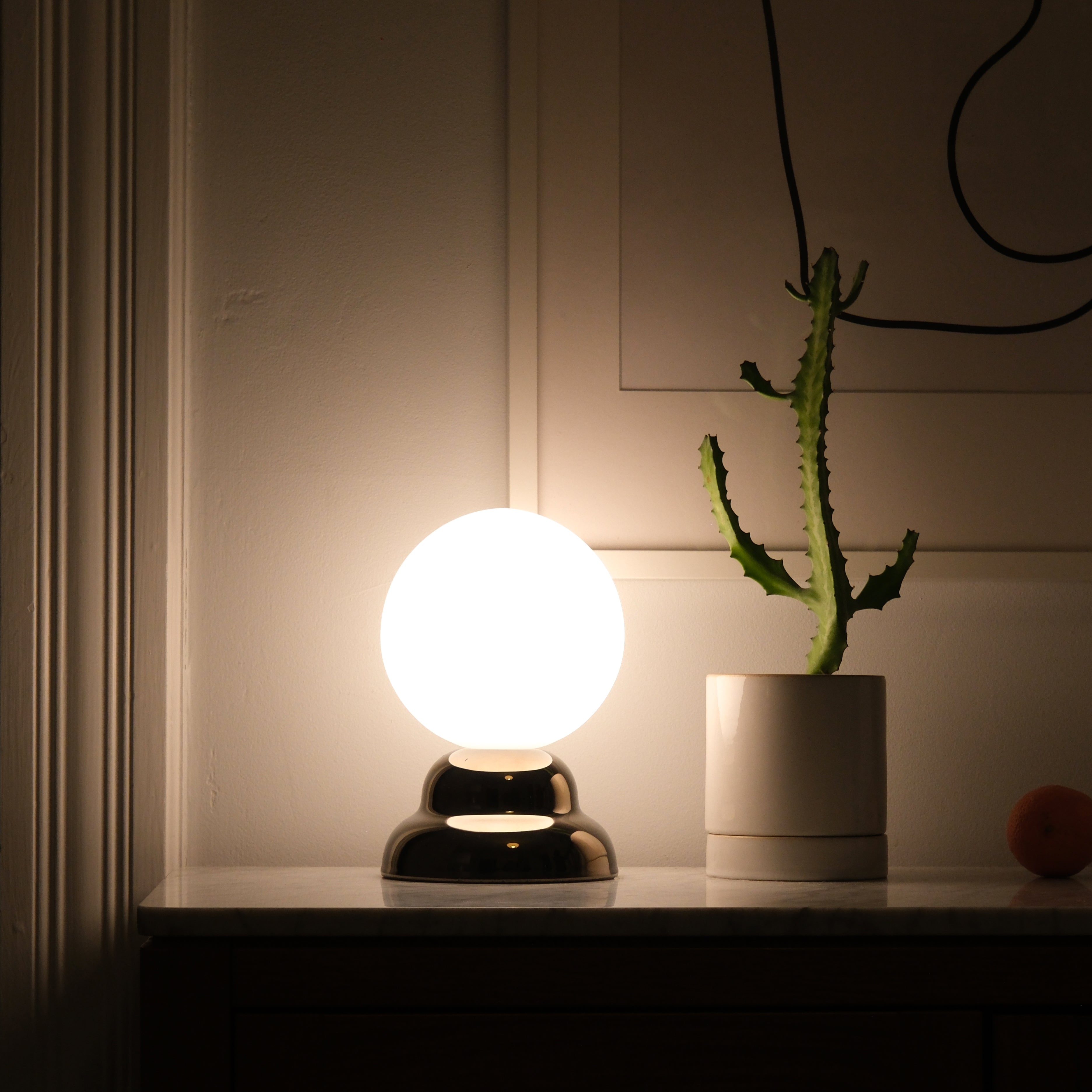 Ripple II Table Lamp lit, warm 2700K glow
