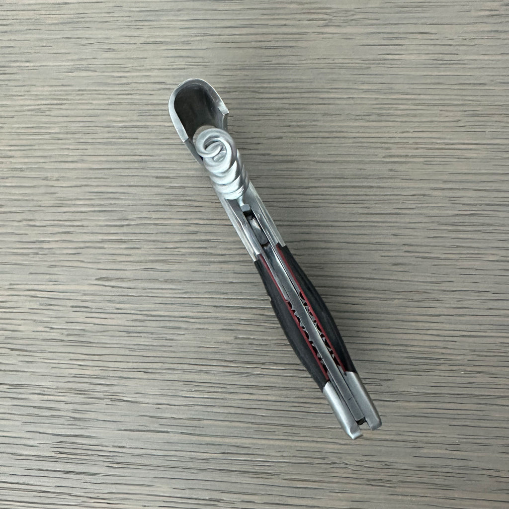 End view of the folded corkscrew showing the foil cutter
