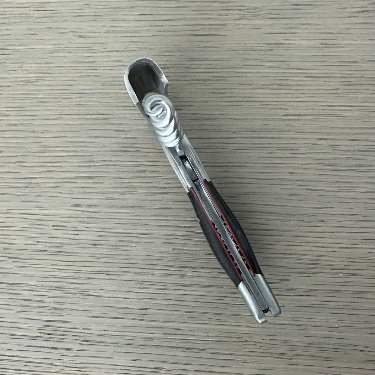 End view of the folded corkscrew showing the foil cutter