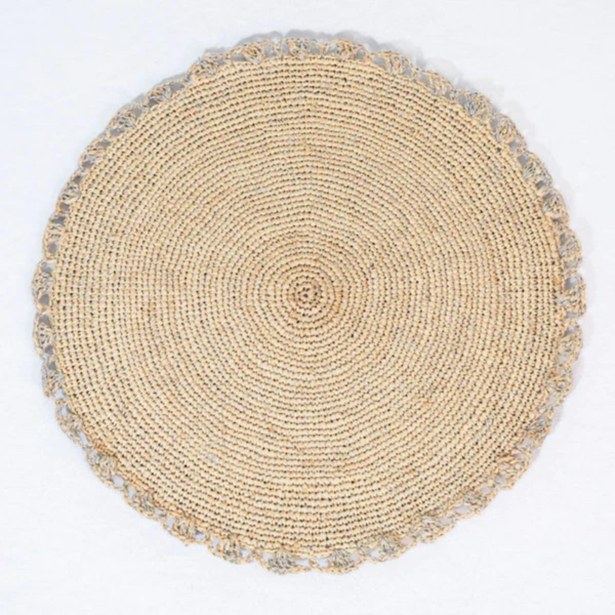 Metallic Aura placemat, Woven raffia tabletop