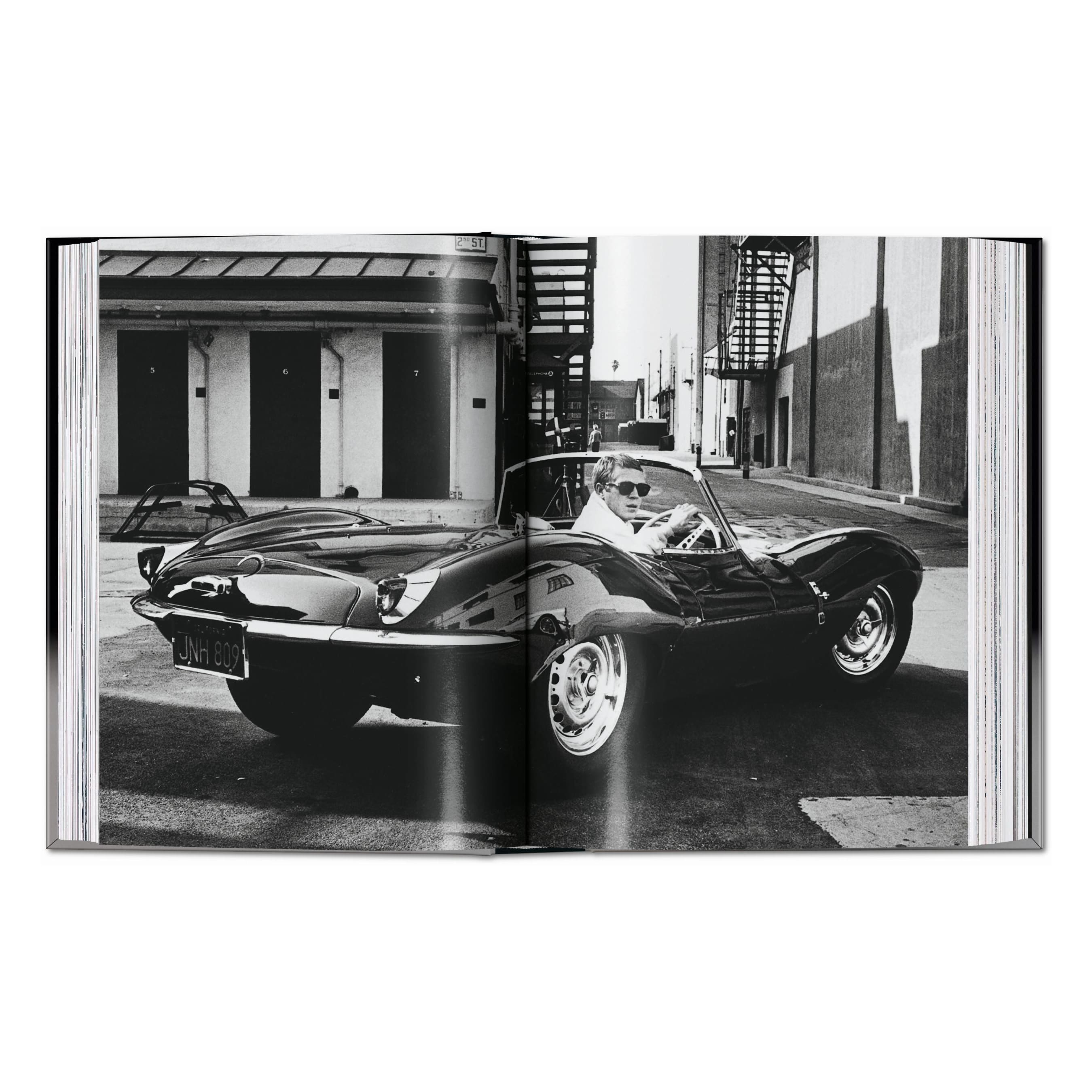 Sports Cars. 45th Ed. (English)