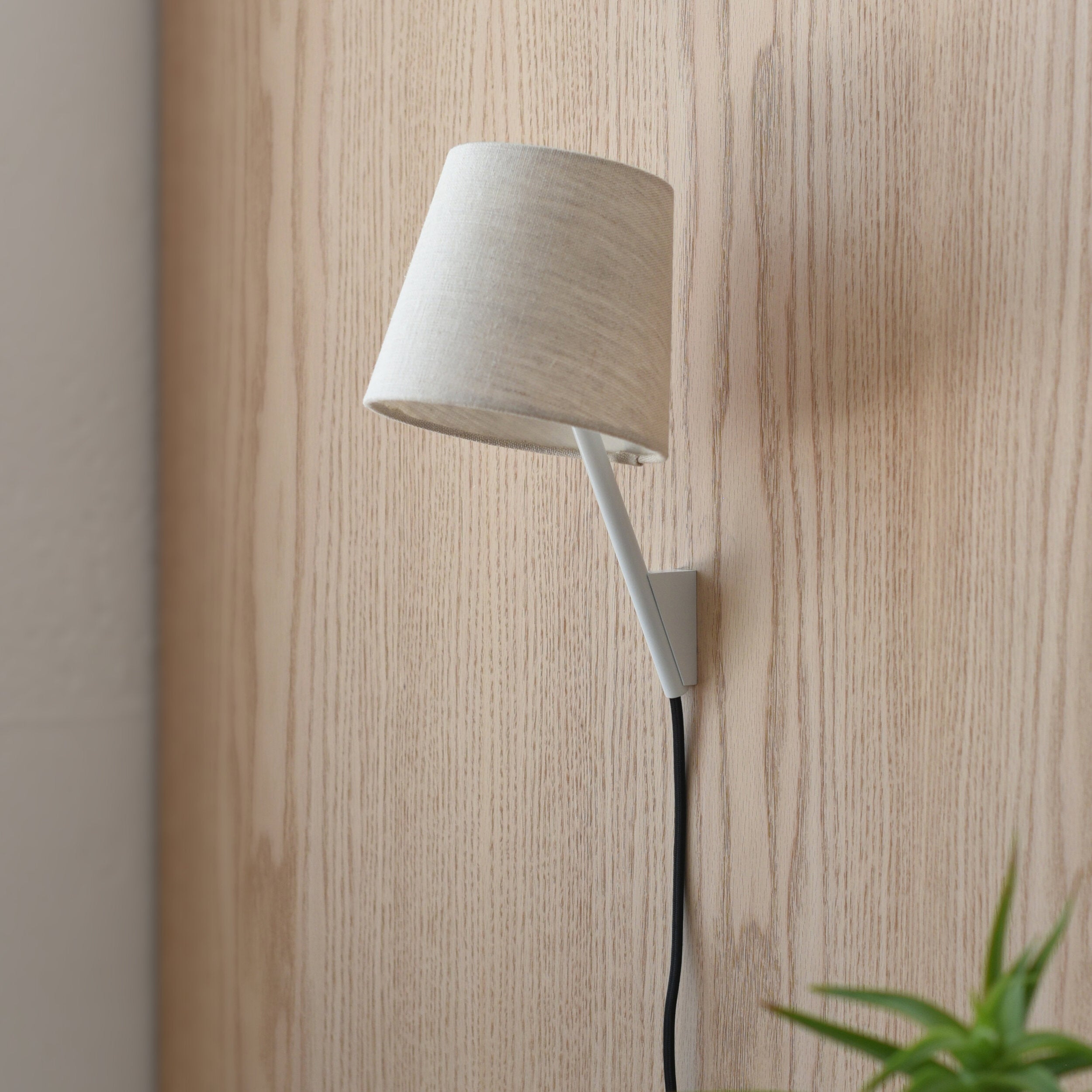 Tokyo Sconce plug-in cord with on/off switch
