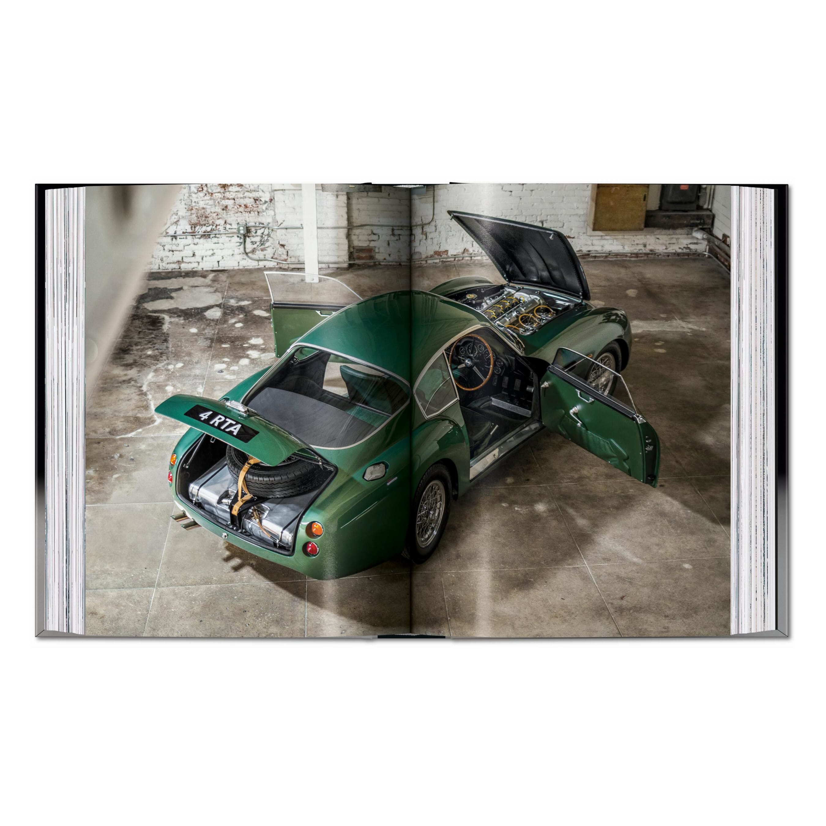 Sports Cars. 45th Ed. (English)