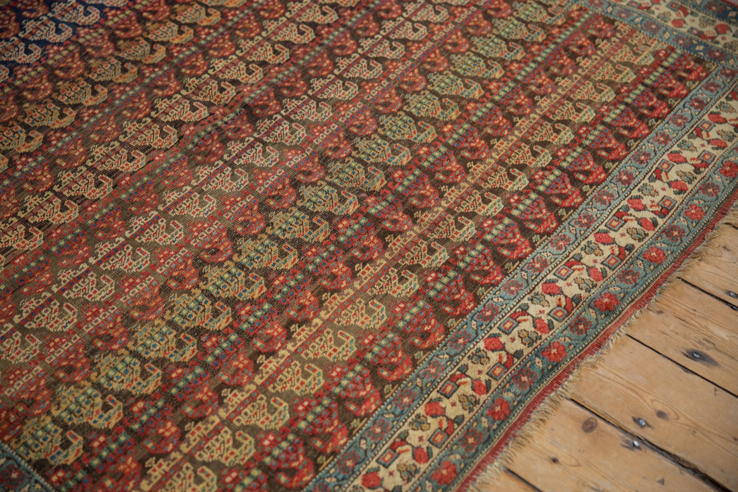 Corner and border detail