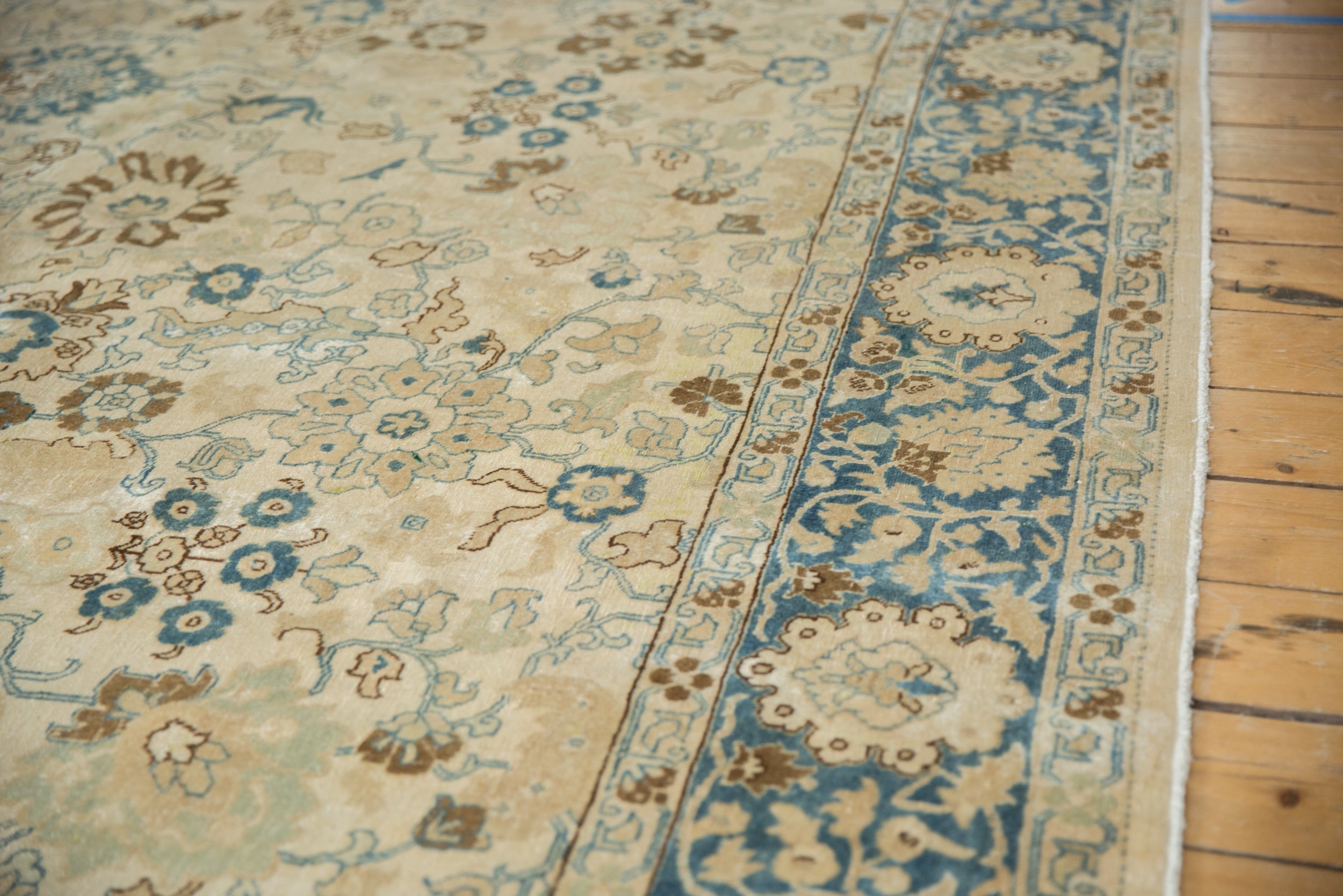 Corner and border detail