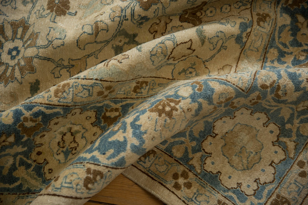 Edge and natural wear detail