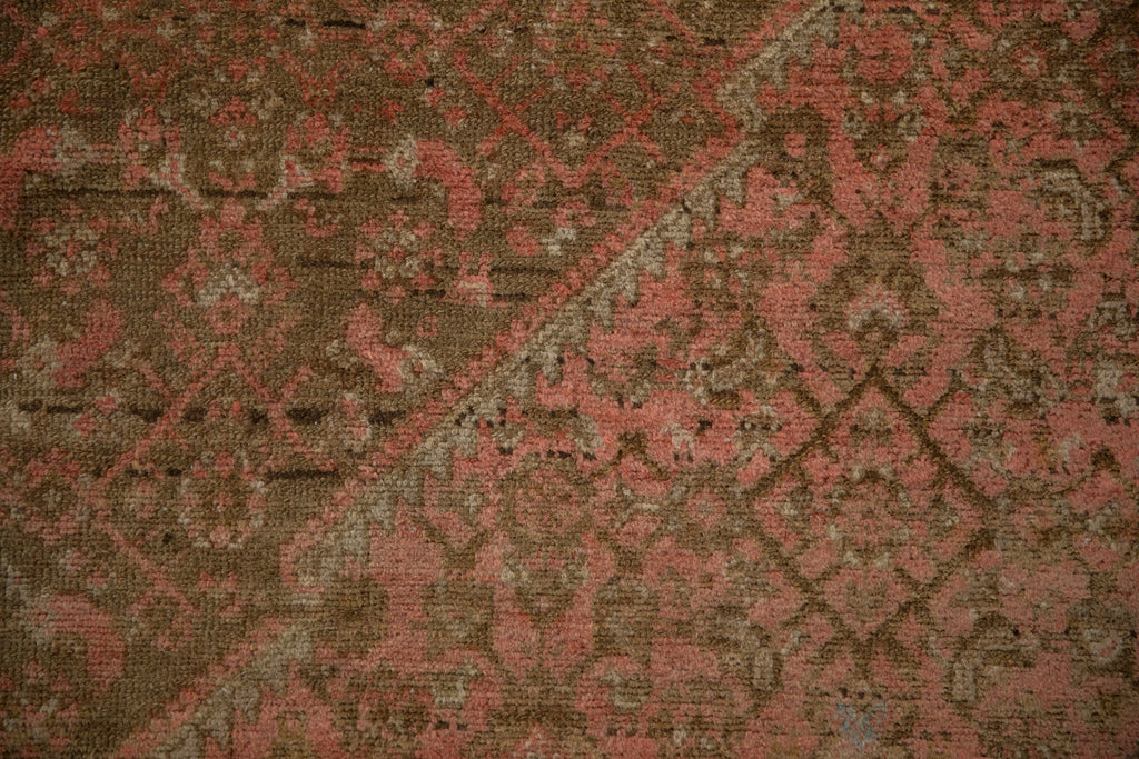 Edge and natural wear detail