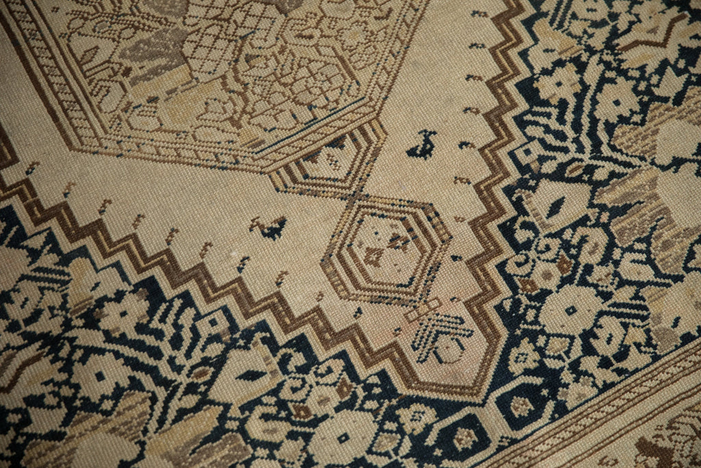 Corner and border detail