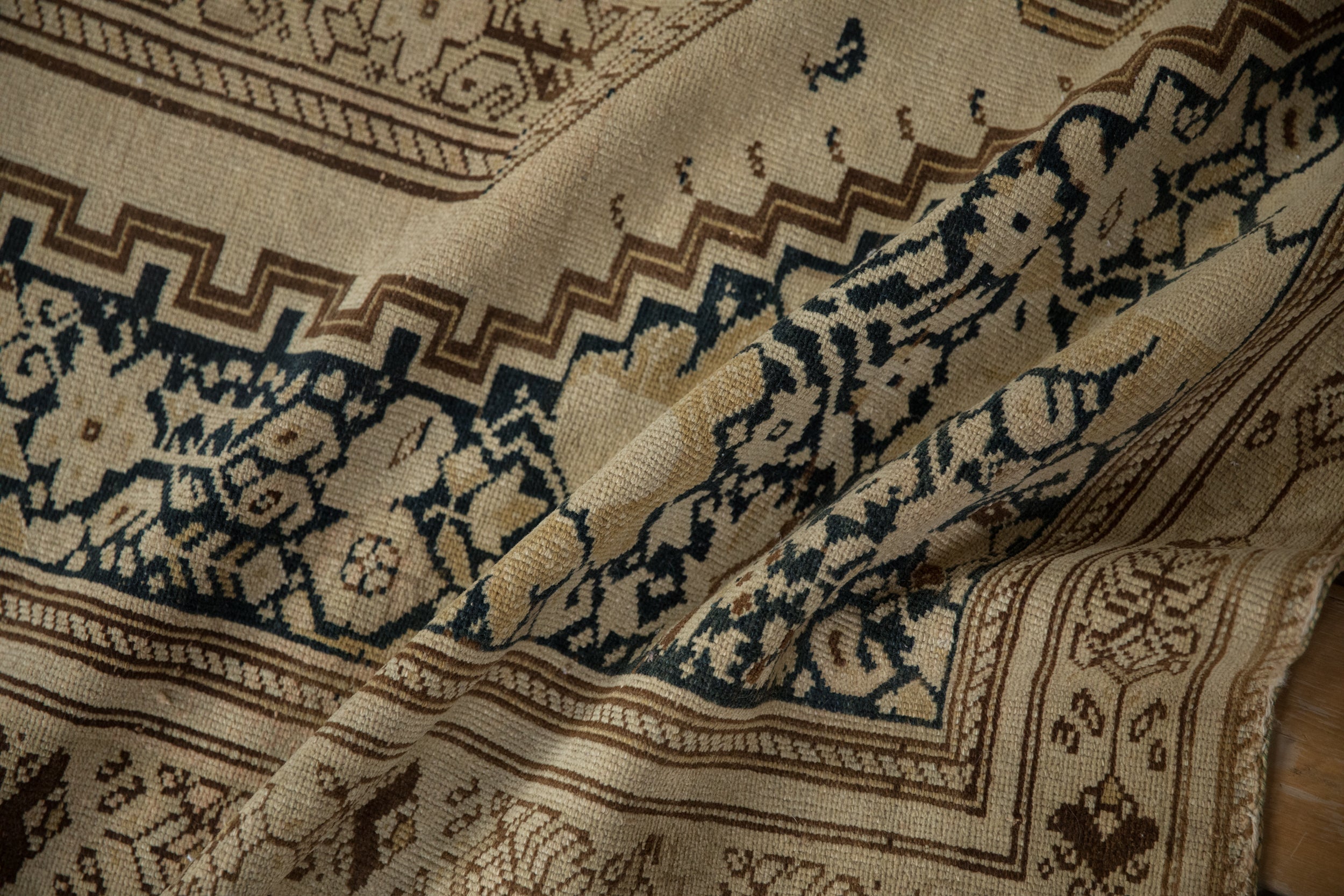 Edge and natural wear detail
