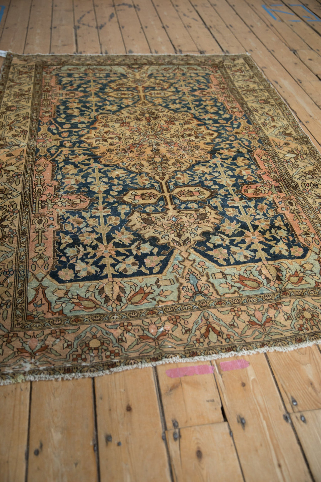 Corner and border detail
