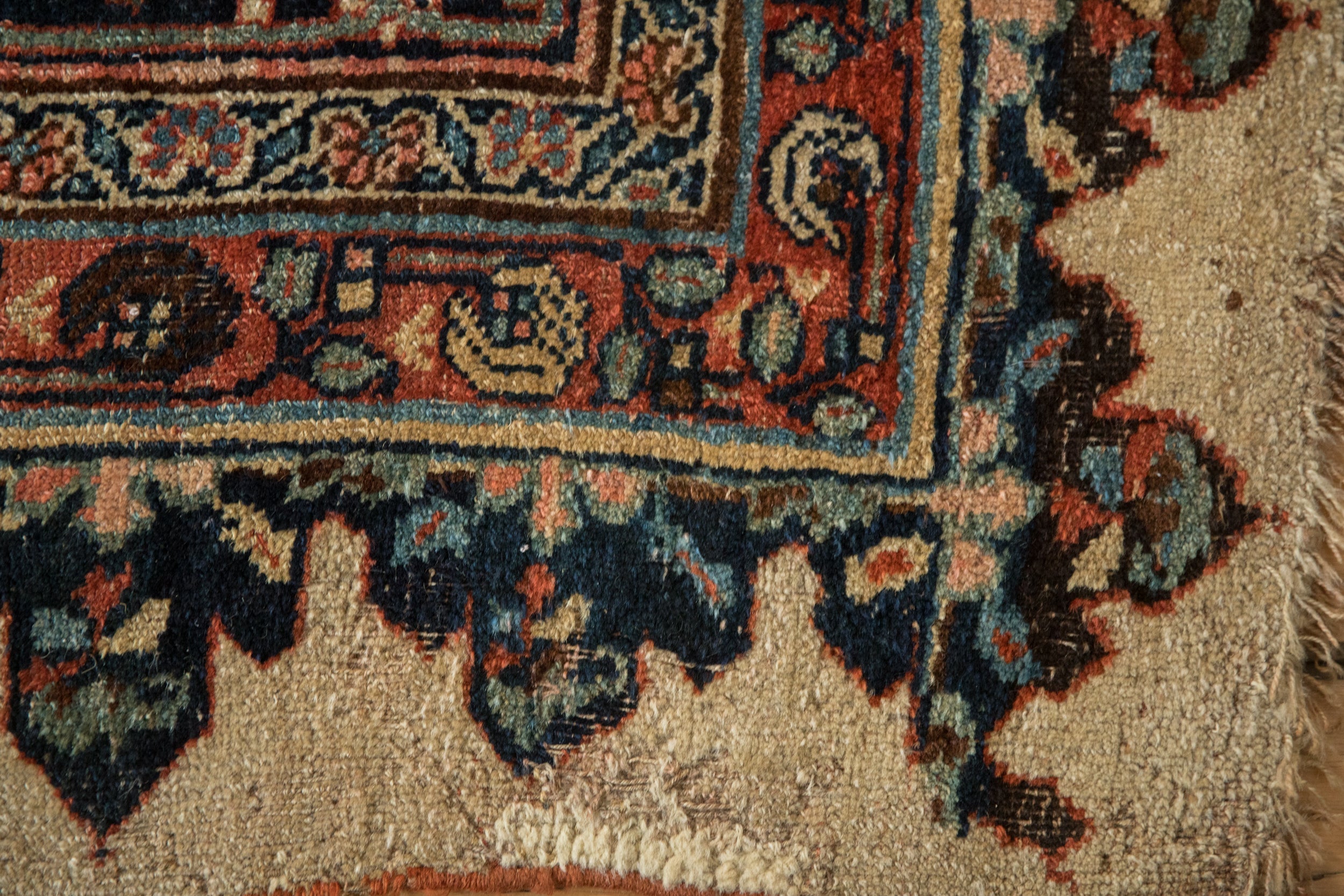 Edge and natural wear detail