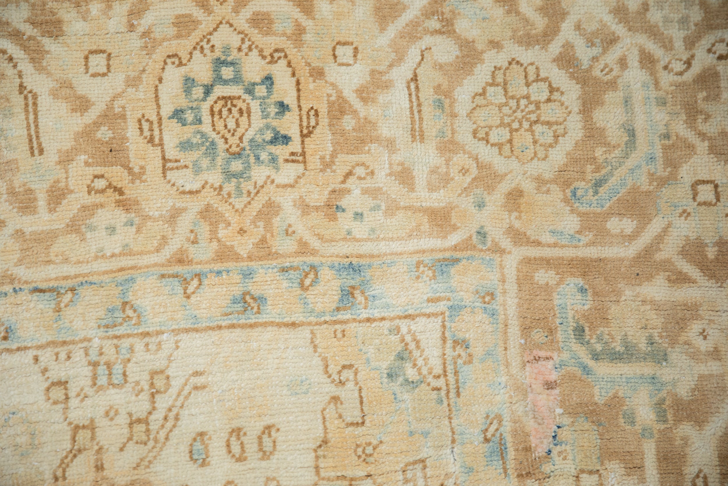 Corner and border detail