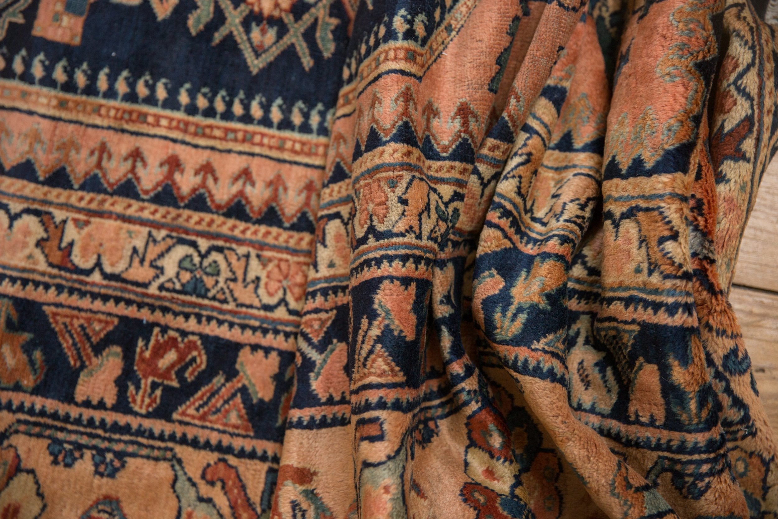 Selvage and fringe edge detail