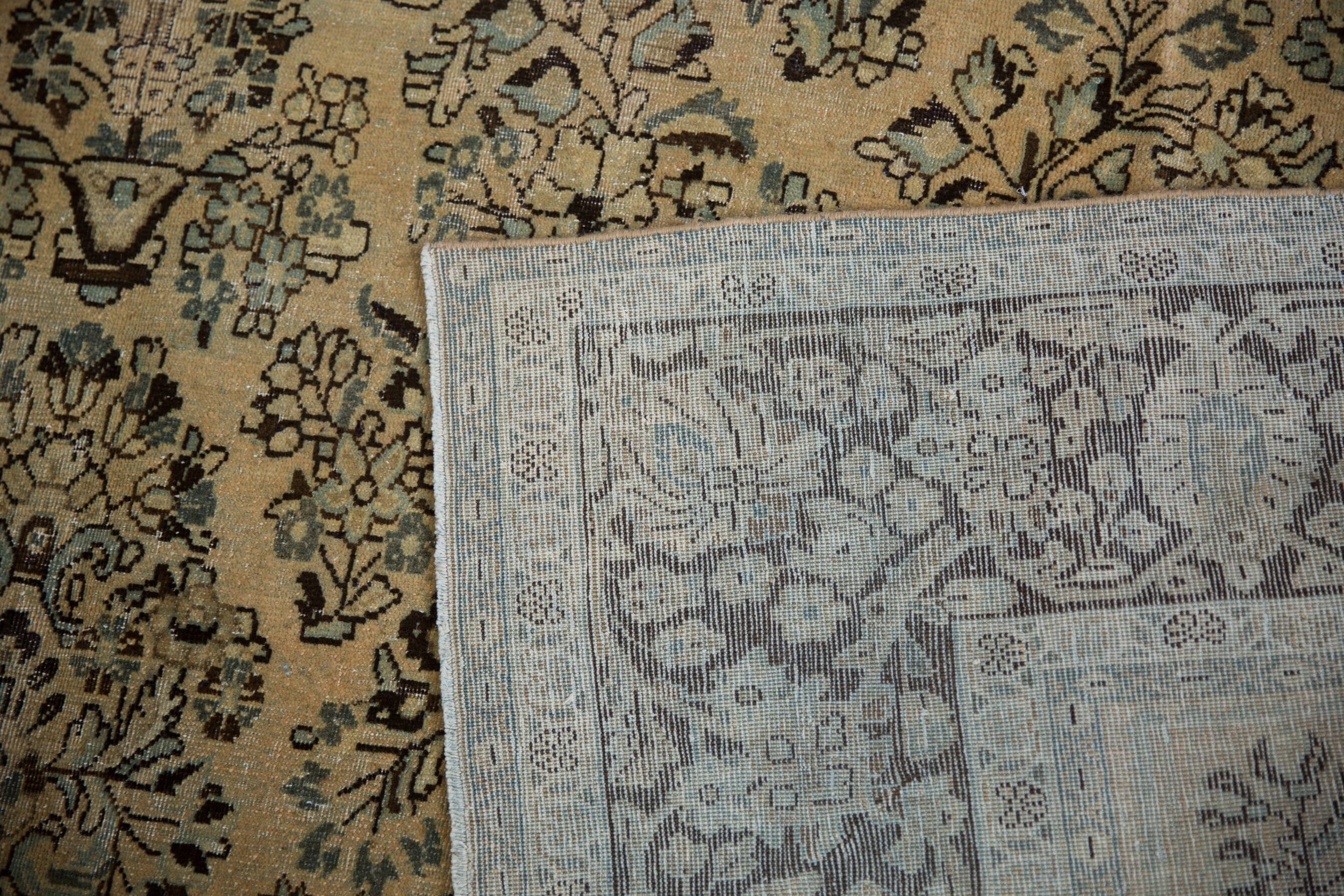 Full overhead view of Arak carpet 8.5x11.5