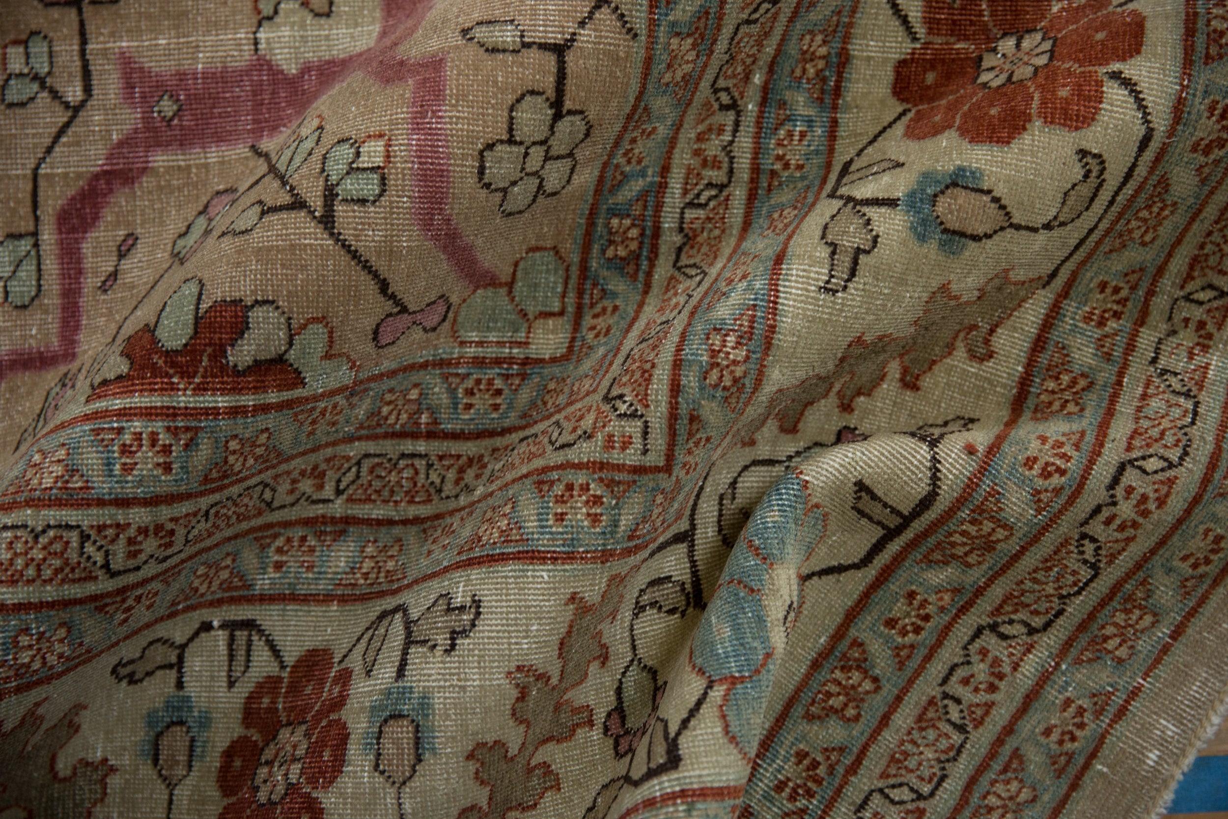 Edge and natural wear detail